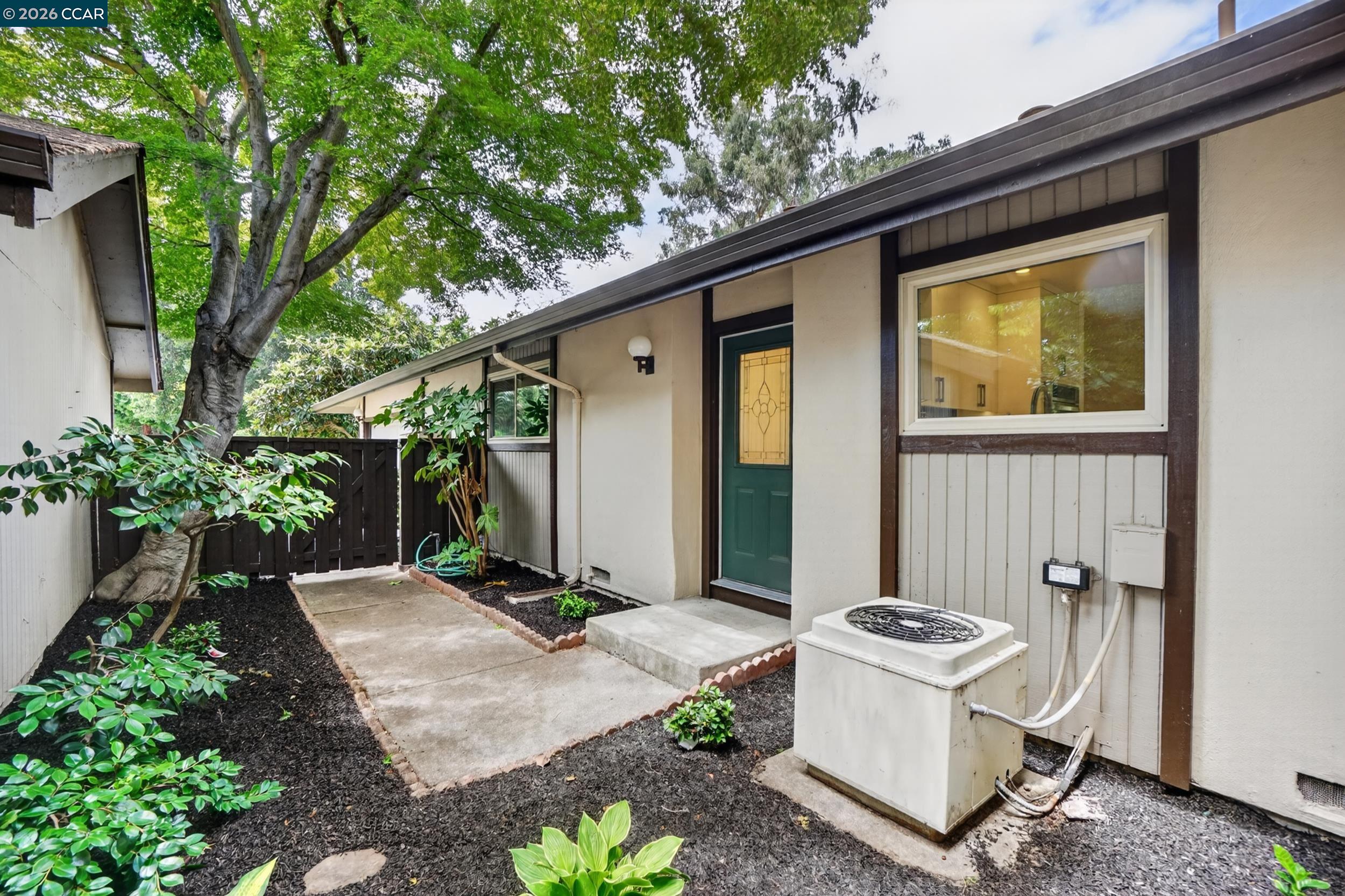 Photo #3: 41136171 Listing: Photo #3