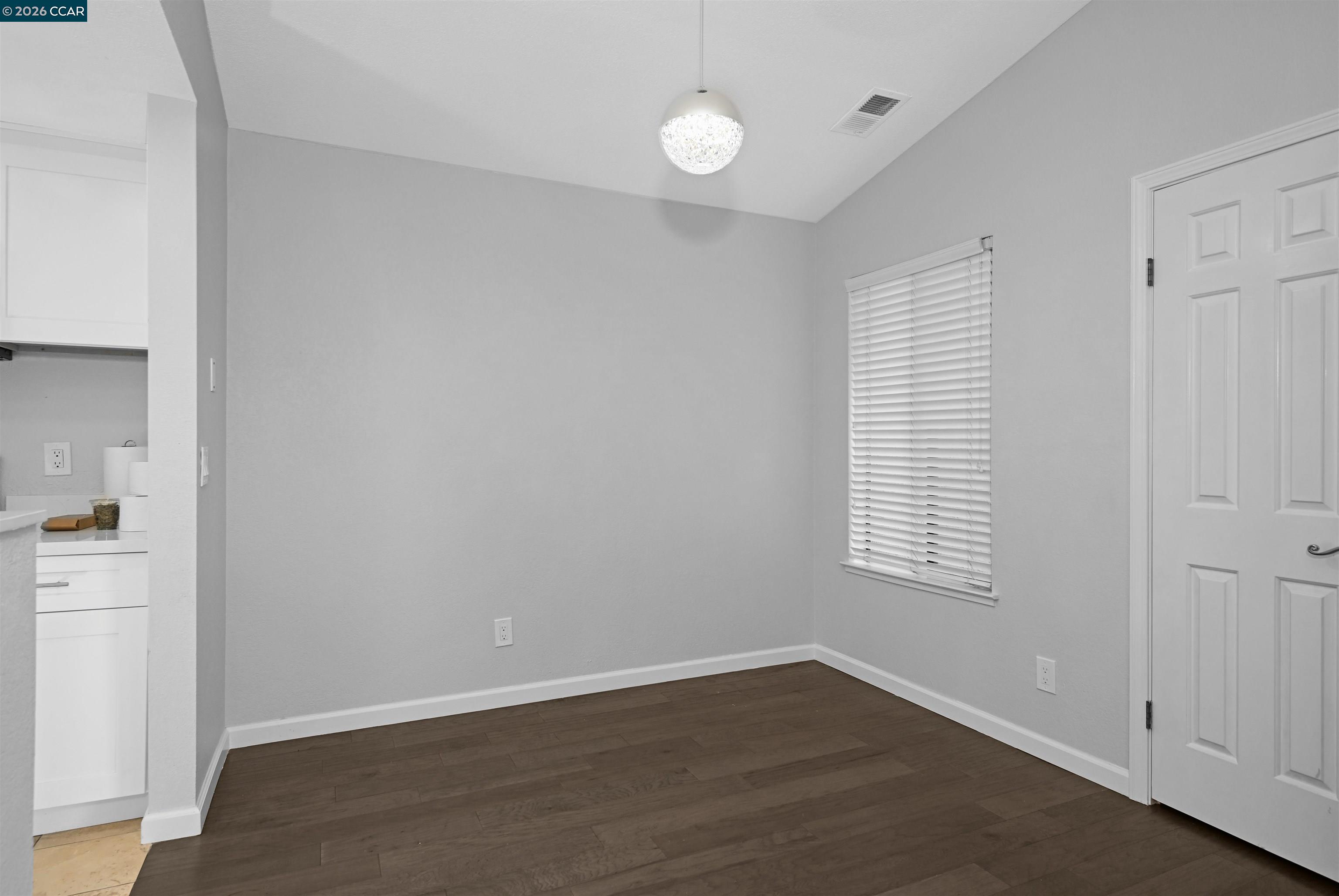 Photo #12: 41136199 Listing: Photo #12