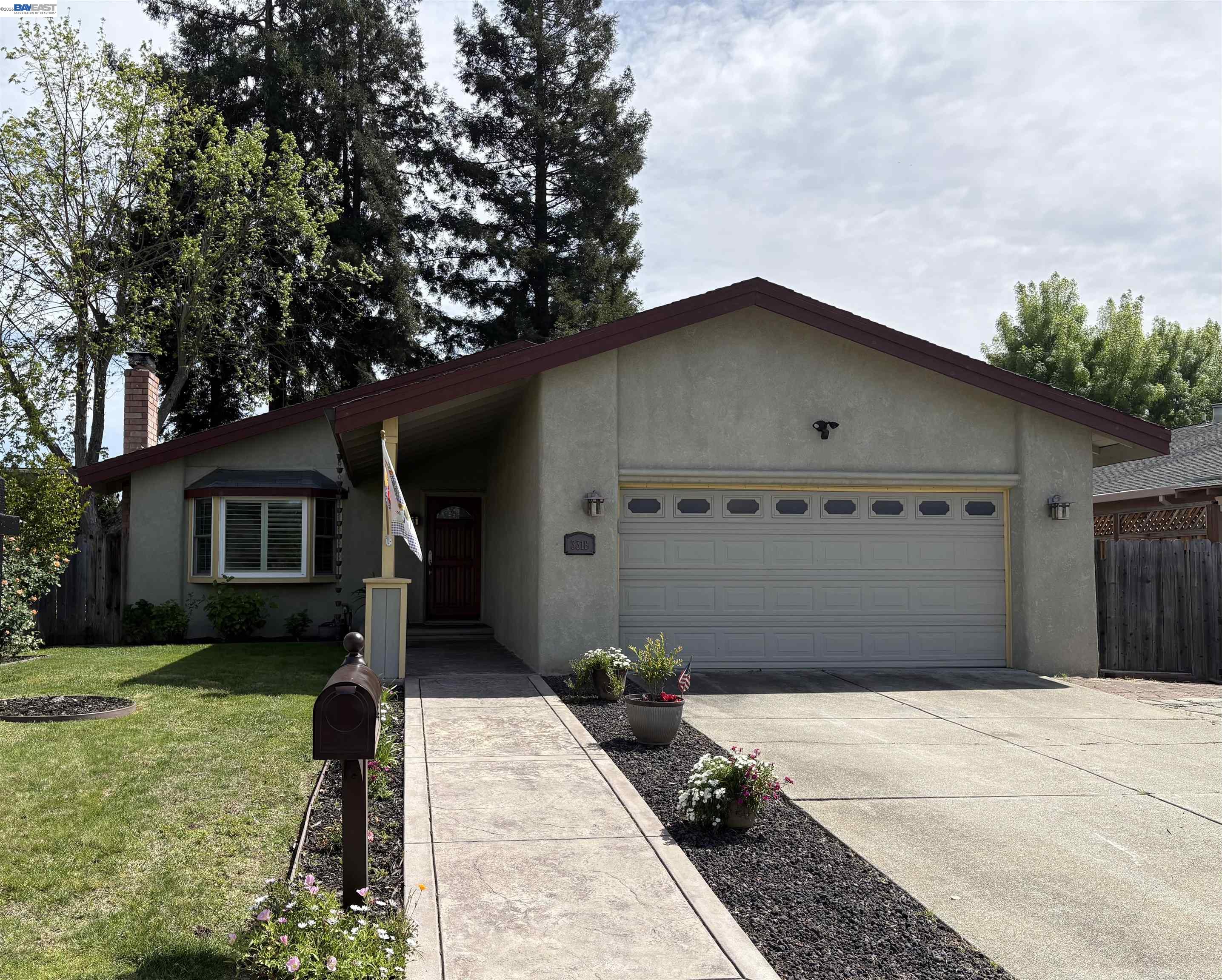 3318 Ensenada Dr