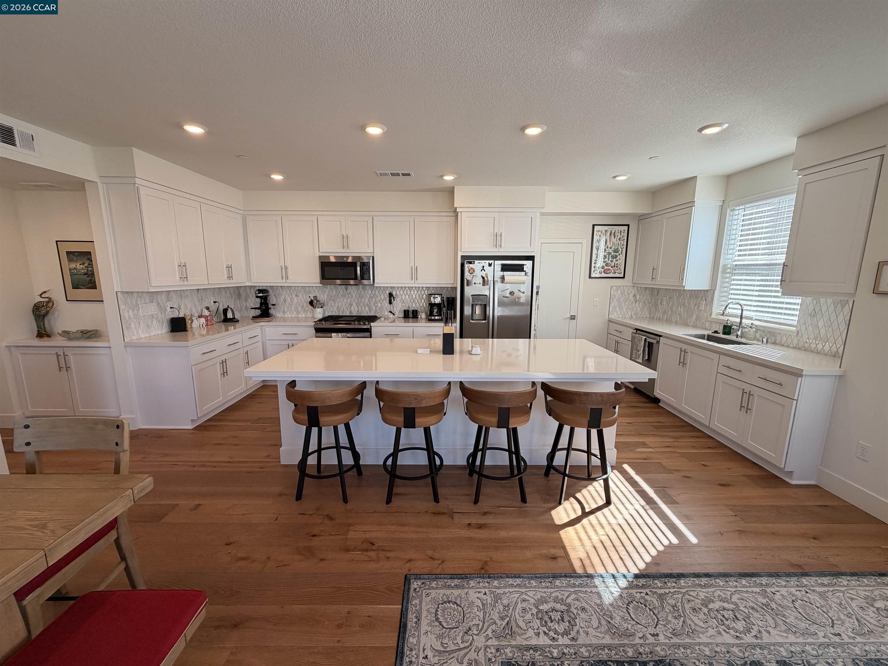 Photo #1: 41136223 Listing: Photo #1