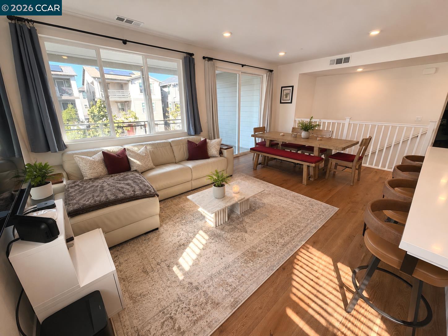 Photo #2: 41136223 Listing: Photo #2