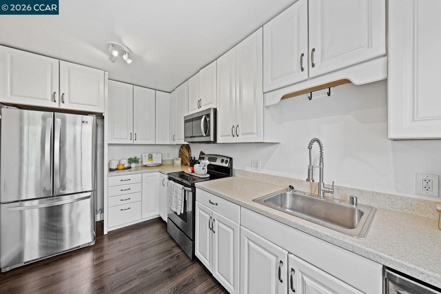 Photo #12: 41136228 Listing: Photo #12