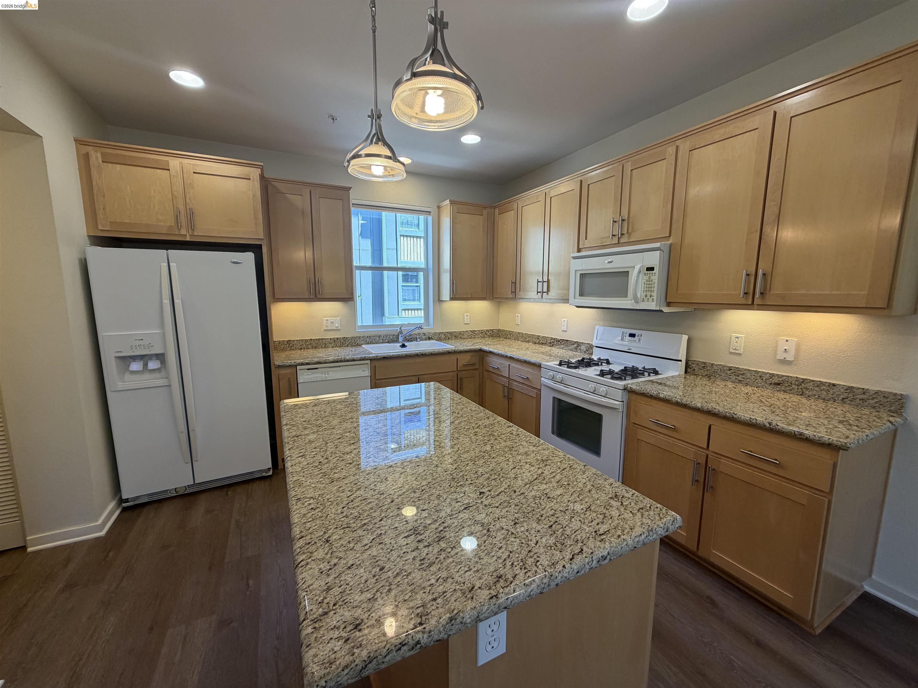 Photo #2: 41136244 Listing: Photo #2