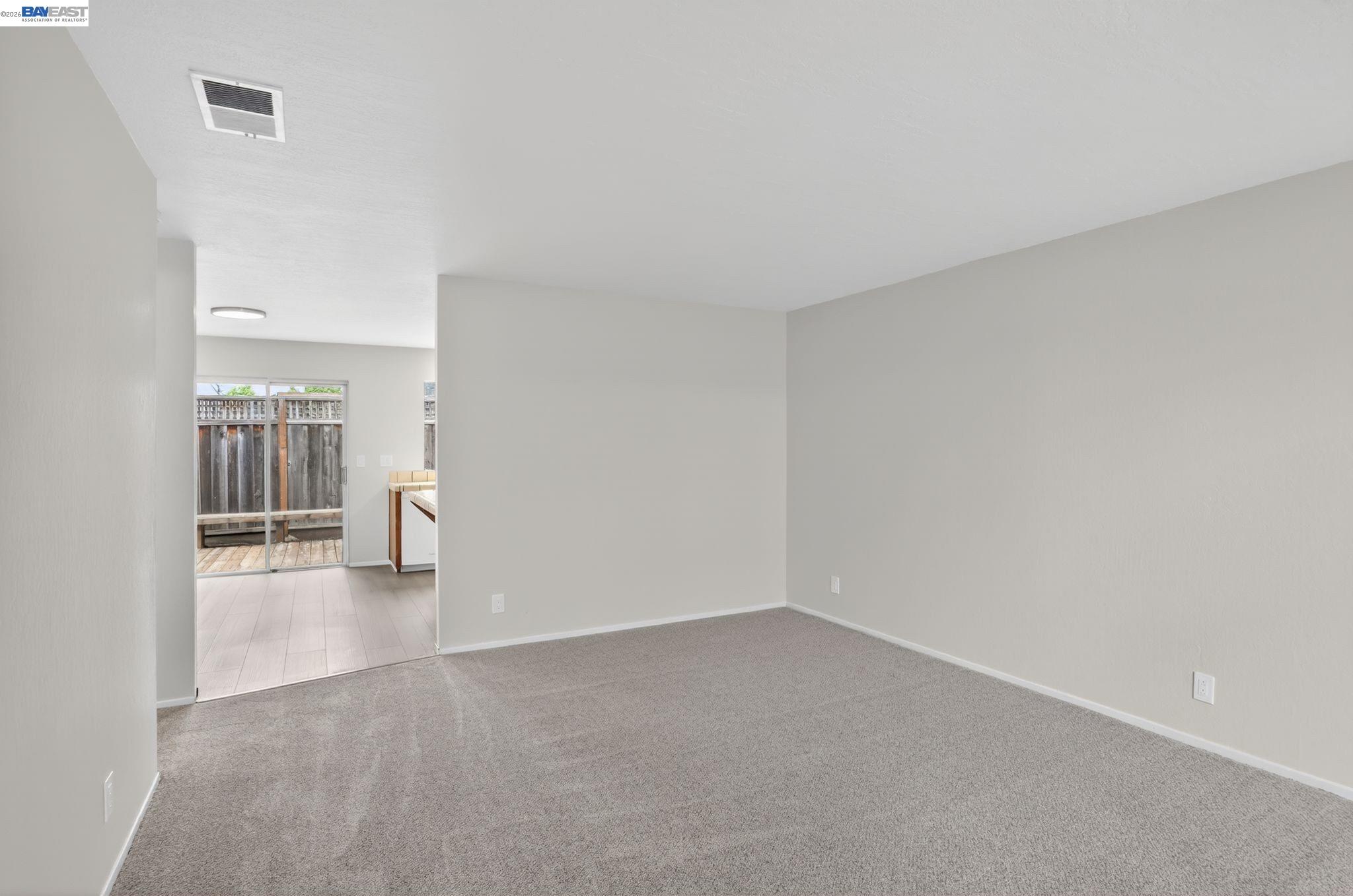 Photo #3: 41136255 Listing: Photo #3