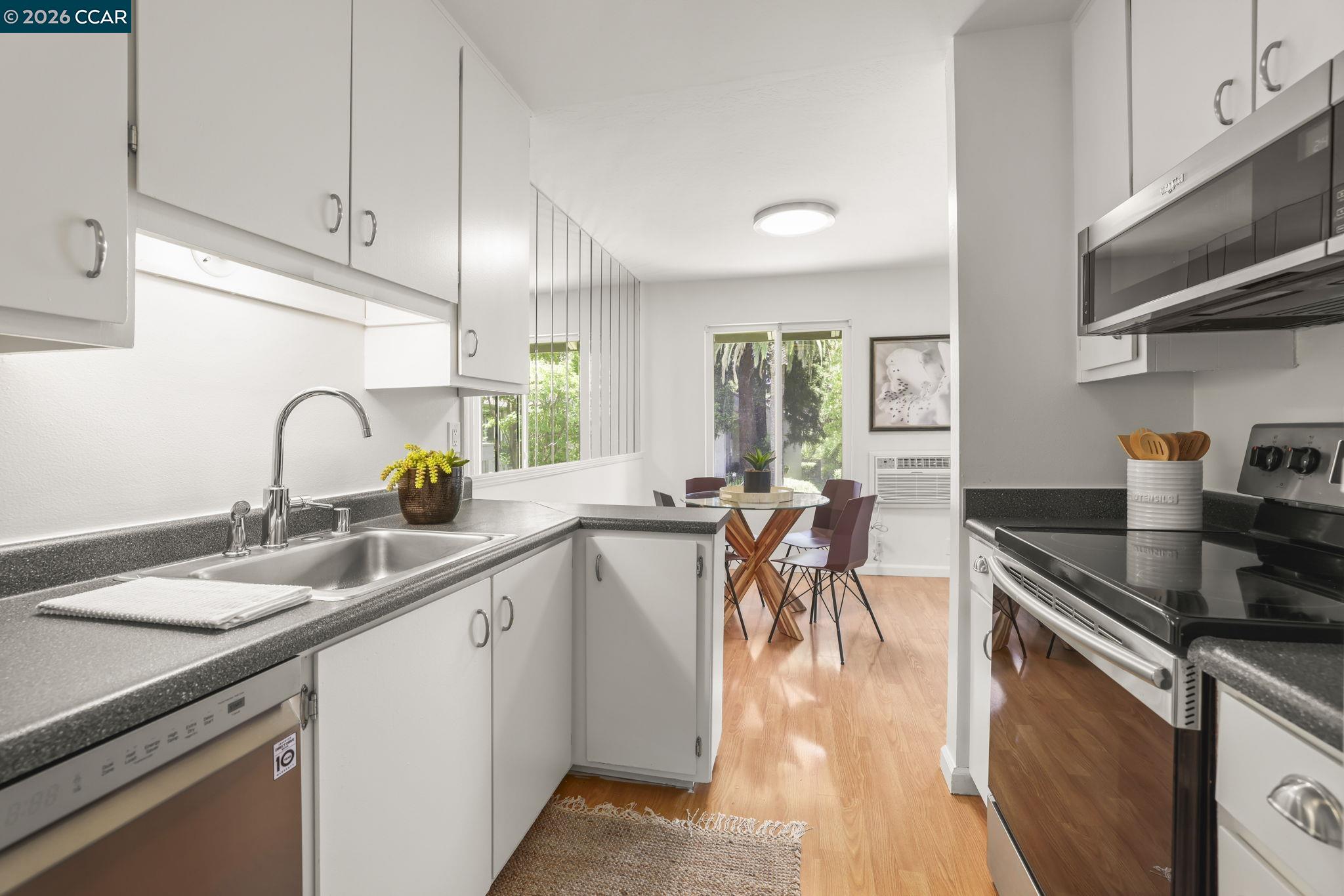 Photo #11: 41136268 Listing: Photo #11