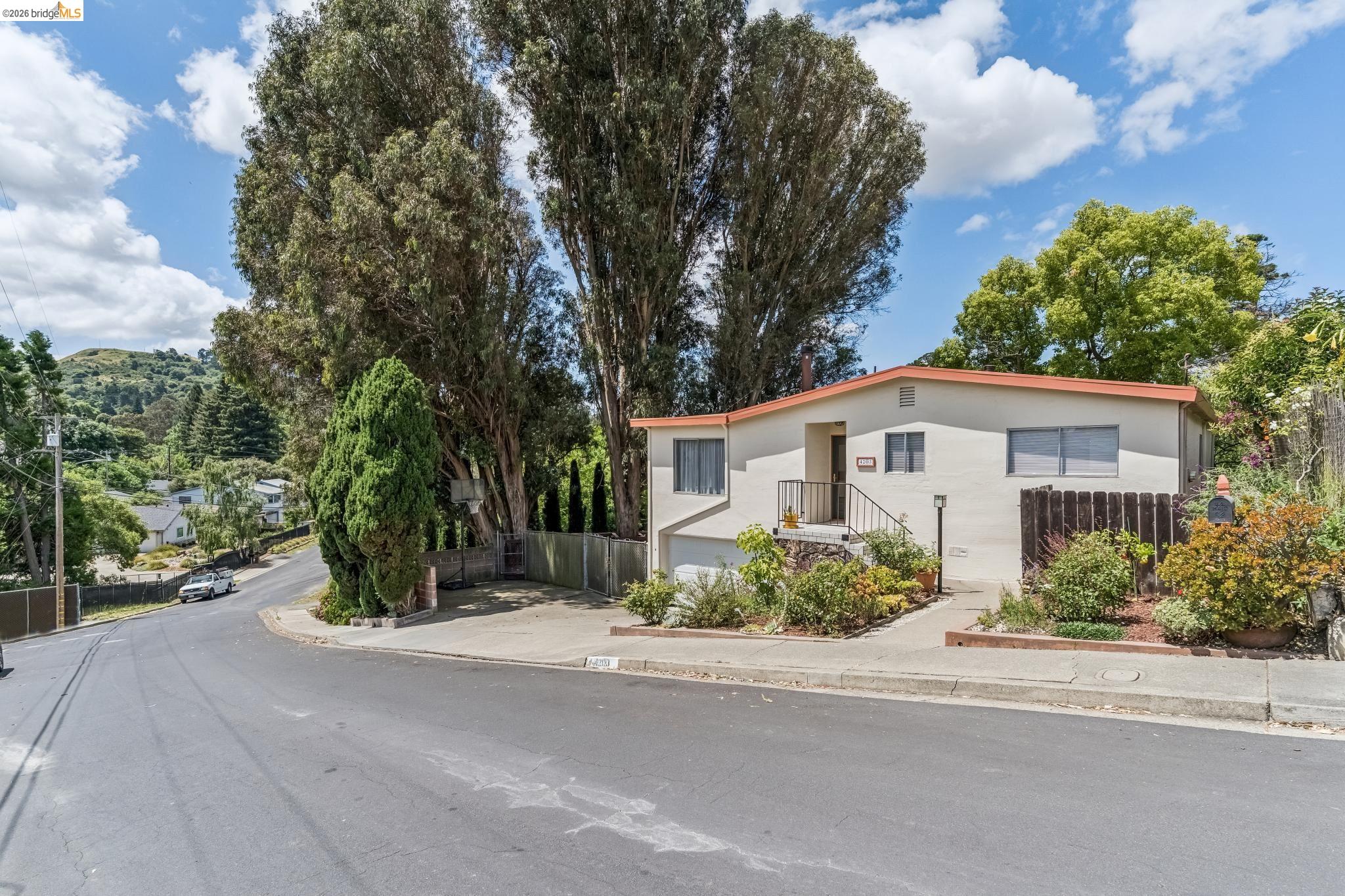 4203 Garden Lane