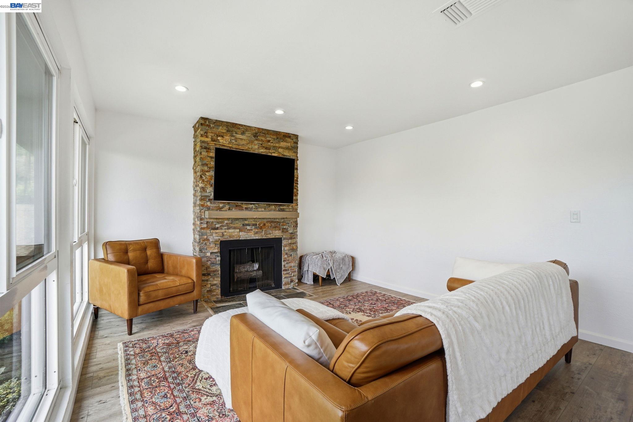 Photo #3: 41136290 Listing: Photo #3