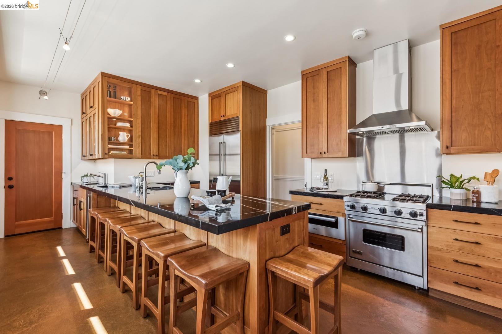 Photo #1: 41136297 Listing: Photo #1