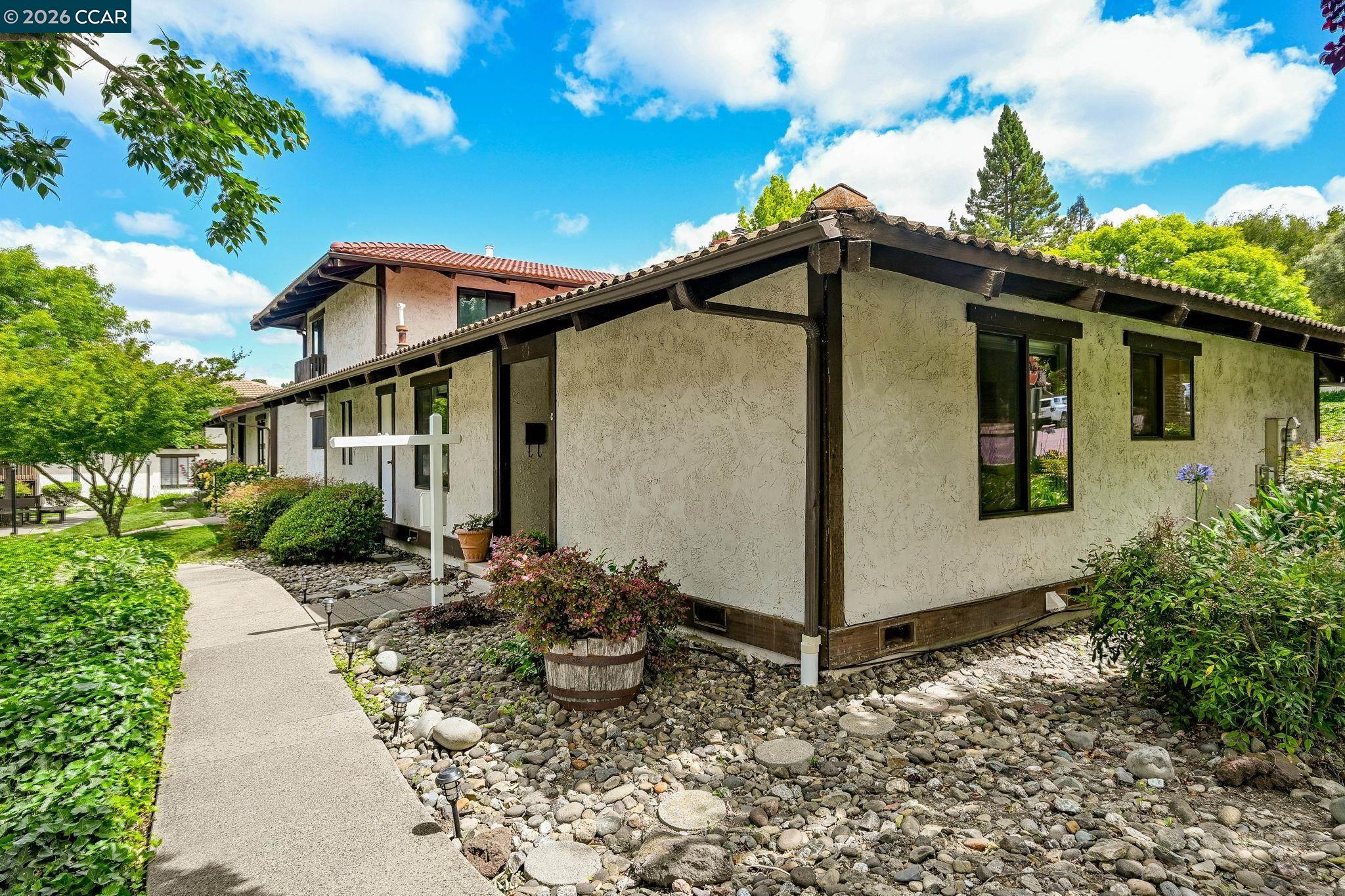 Photo #1: 41136302 Listing: Photo #1