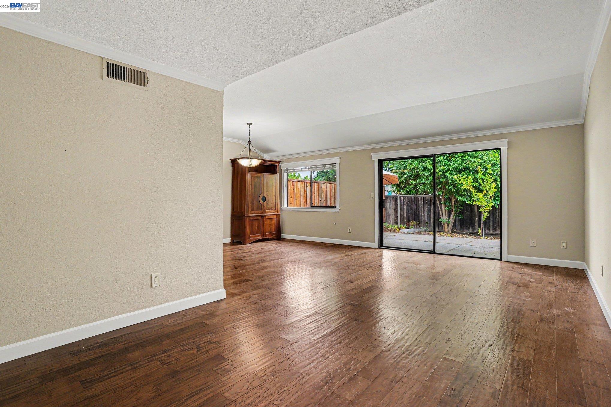 Photo #5: 41136323 Listing: Photo #5