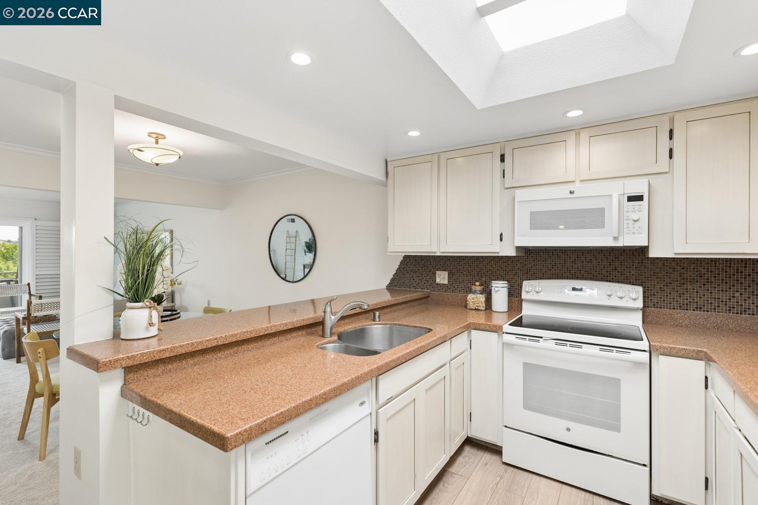 Photo #12: 41136327 Listing: Photo #12