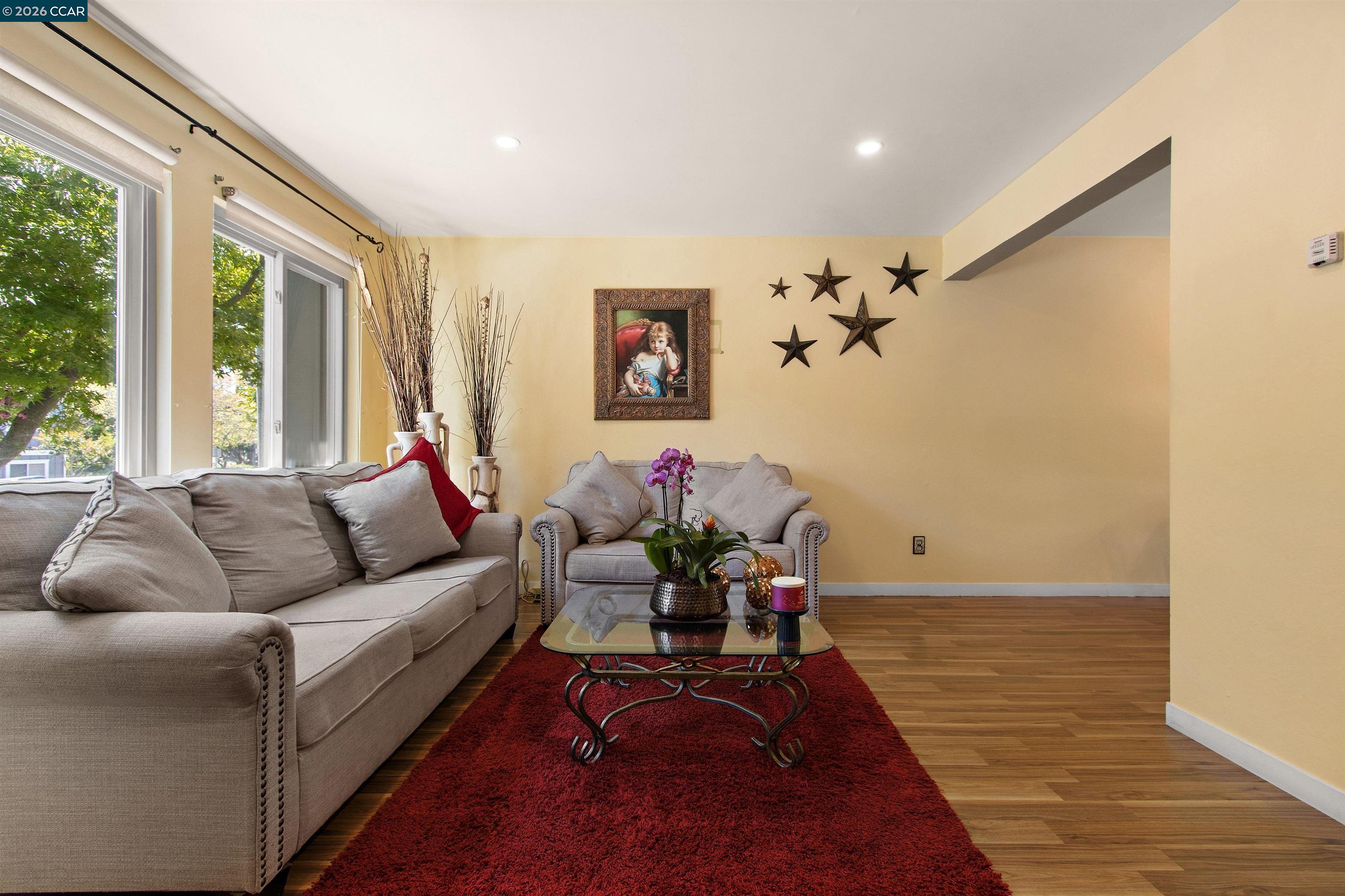 Photo #3: 41136367 Listing: Photo #3