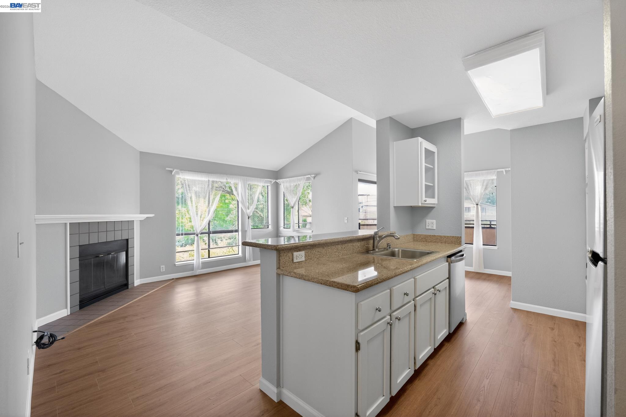 Photo #4: 41136391 Listing: Photo #4