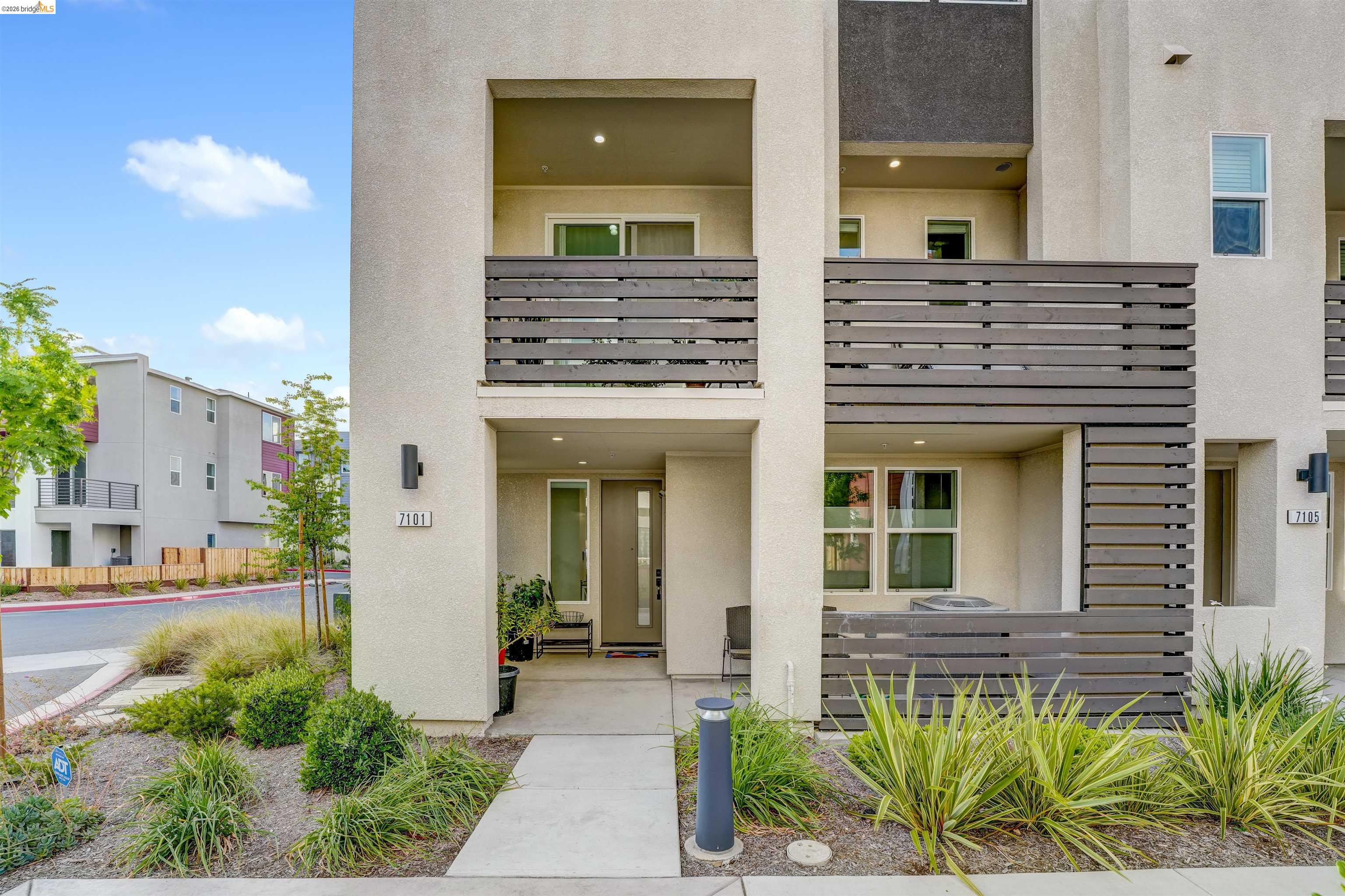 Photo #1: 41136419 Listing: Photo #1