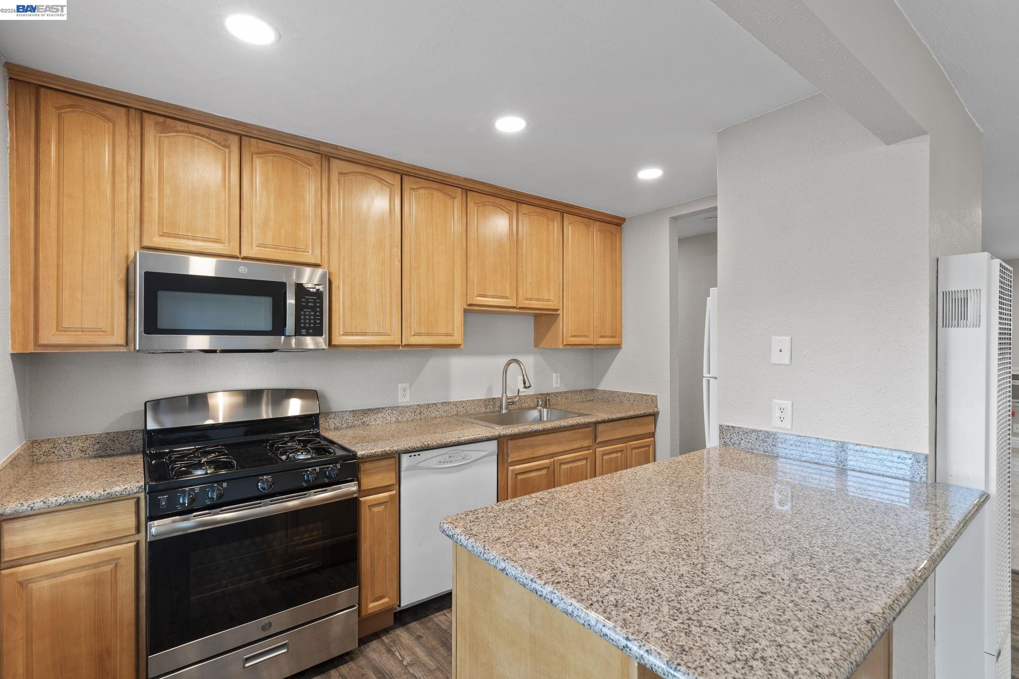 Photo #13: 41136432 Listing: Photo #13