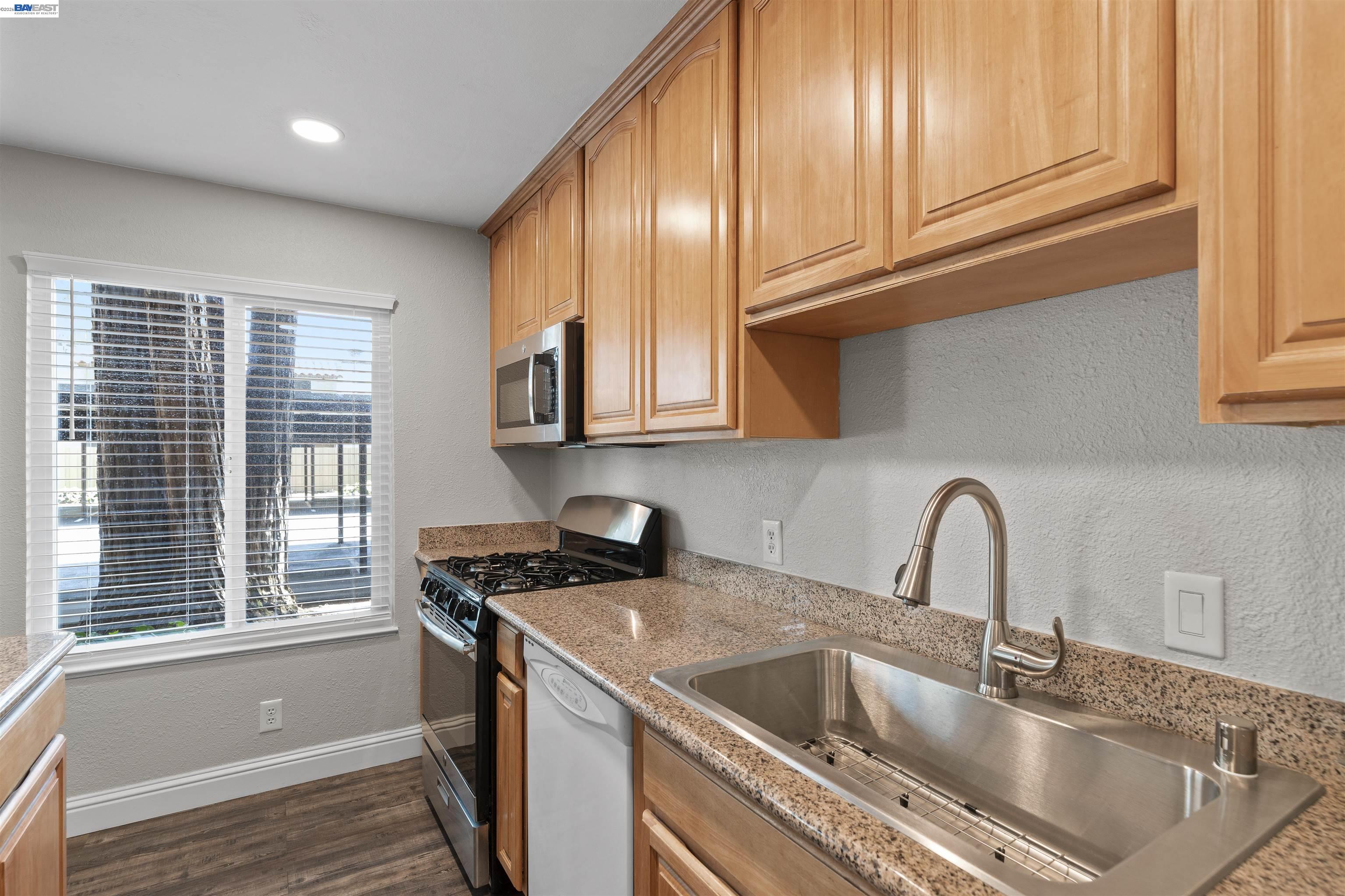 Photo #8: 41136432 Listing: Photo #8