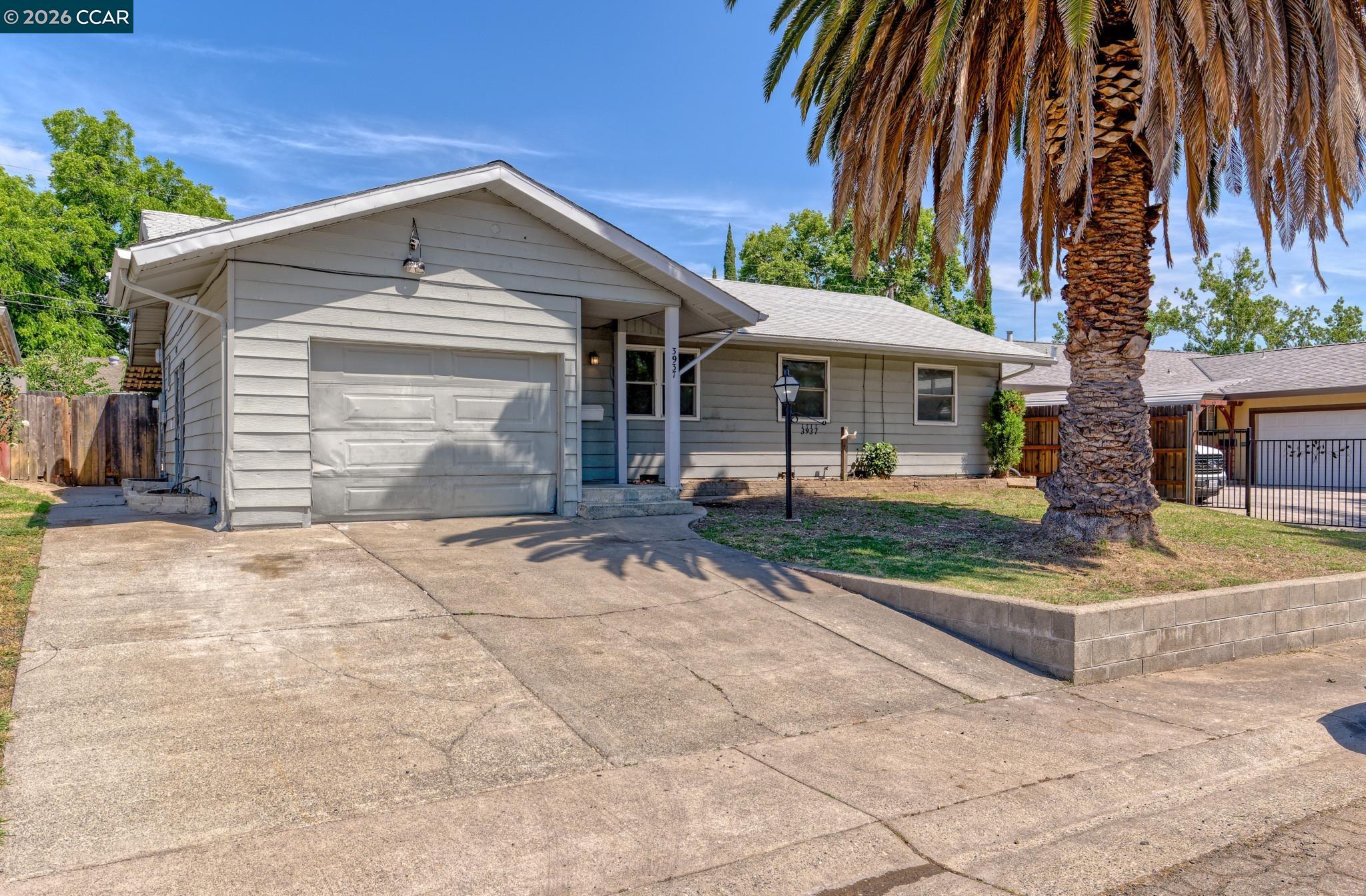 Front Image Thumbnail for CC41136461