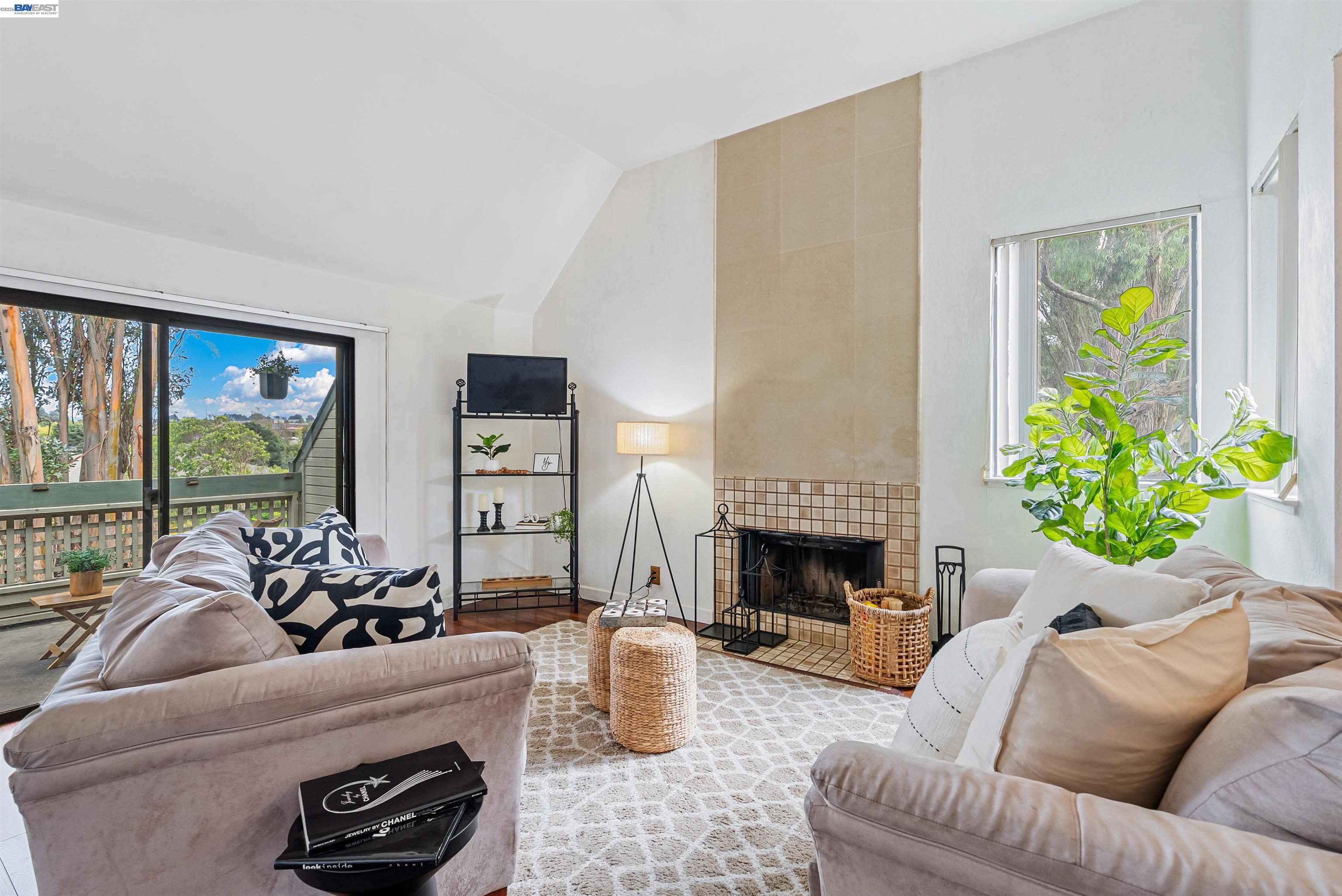 Photo #1: 41136479 Listing: Photo #1