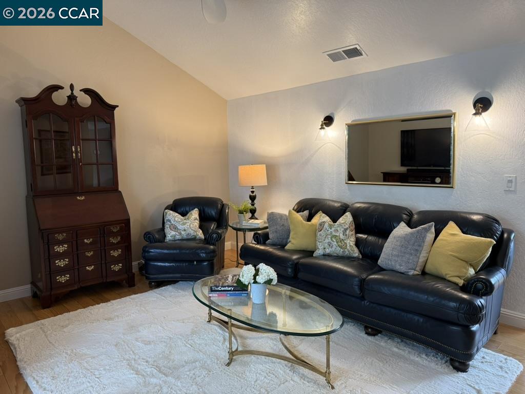 Photo #4: 41136553 Listing: Photo #4