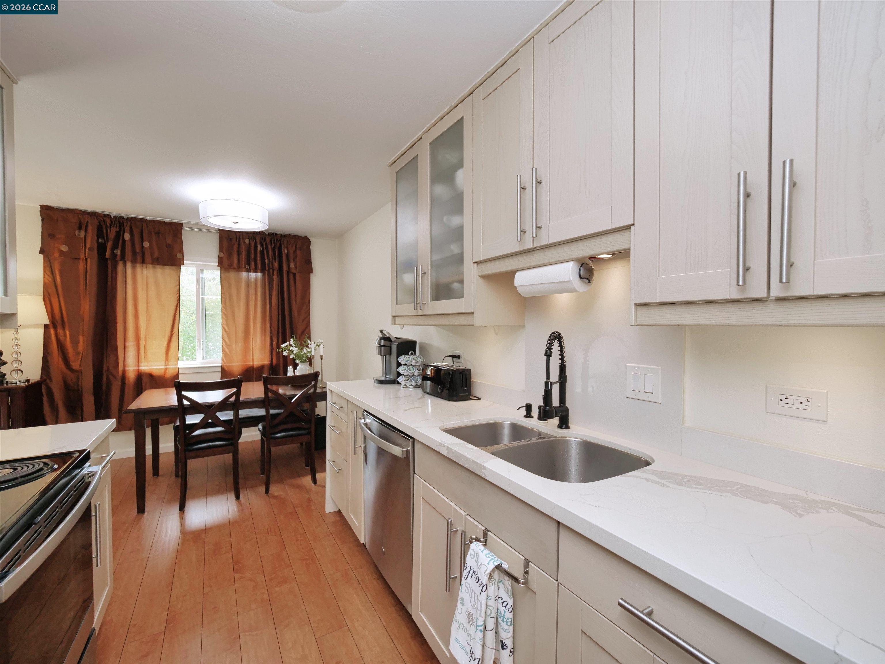 Photo #2: 41136556 Listing: Photo #2