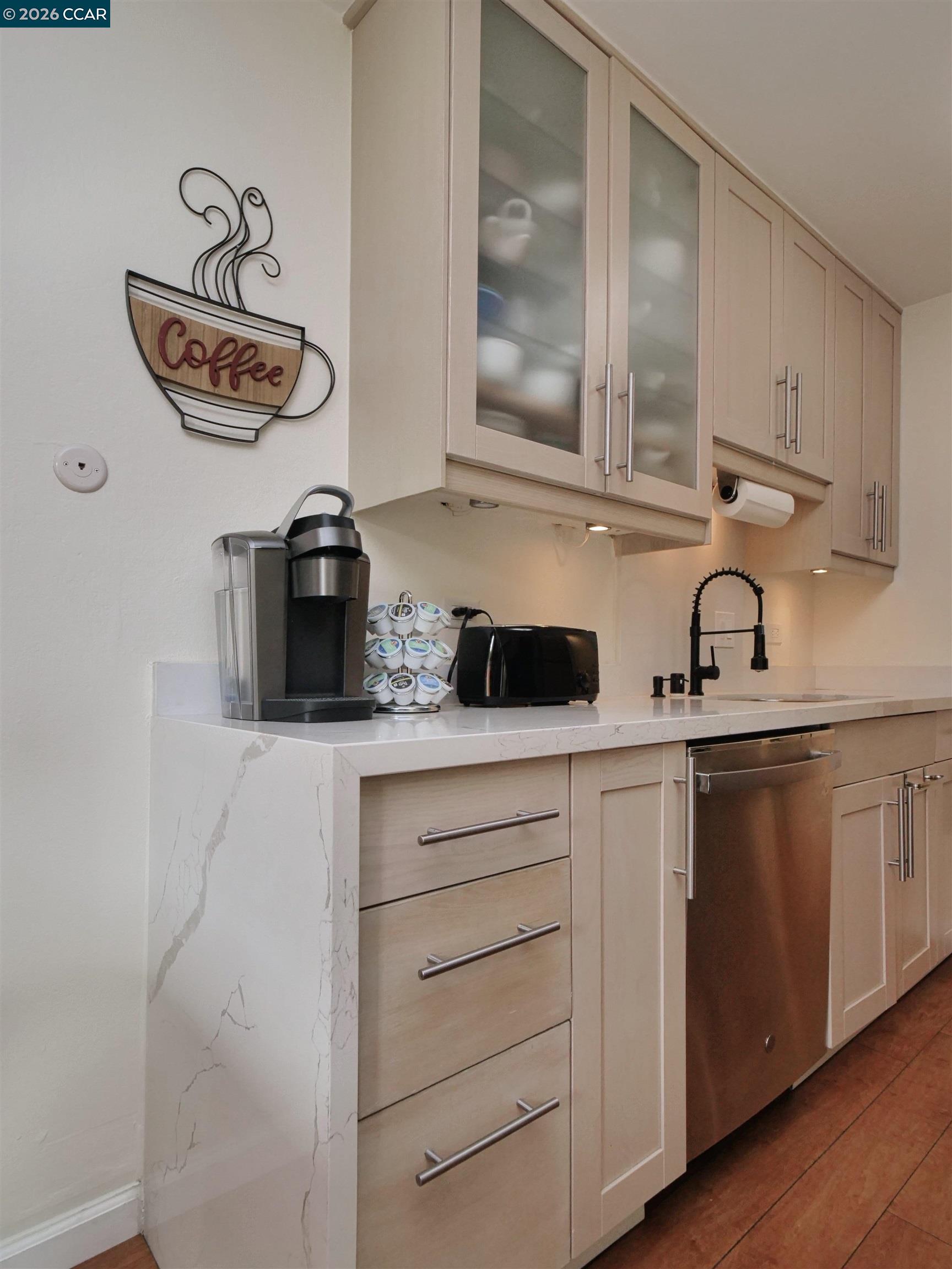 Photo #6: 41136556 Listing: Photo #6