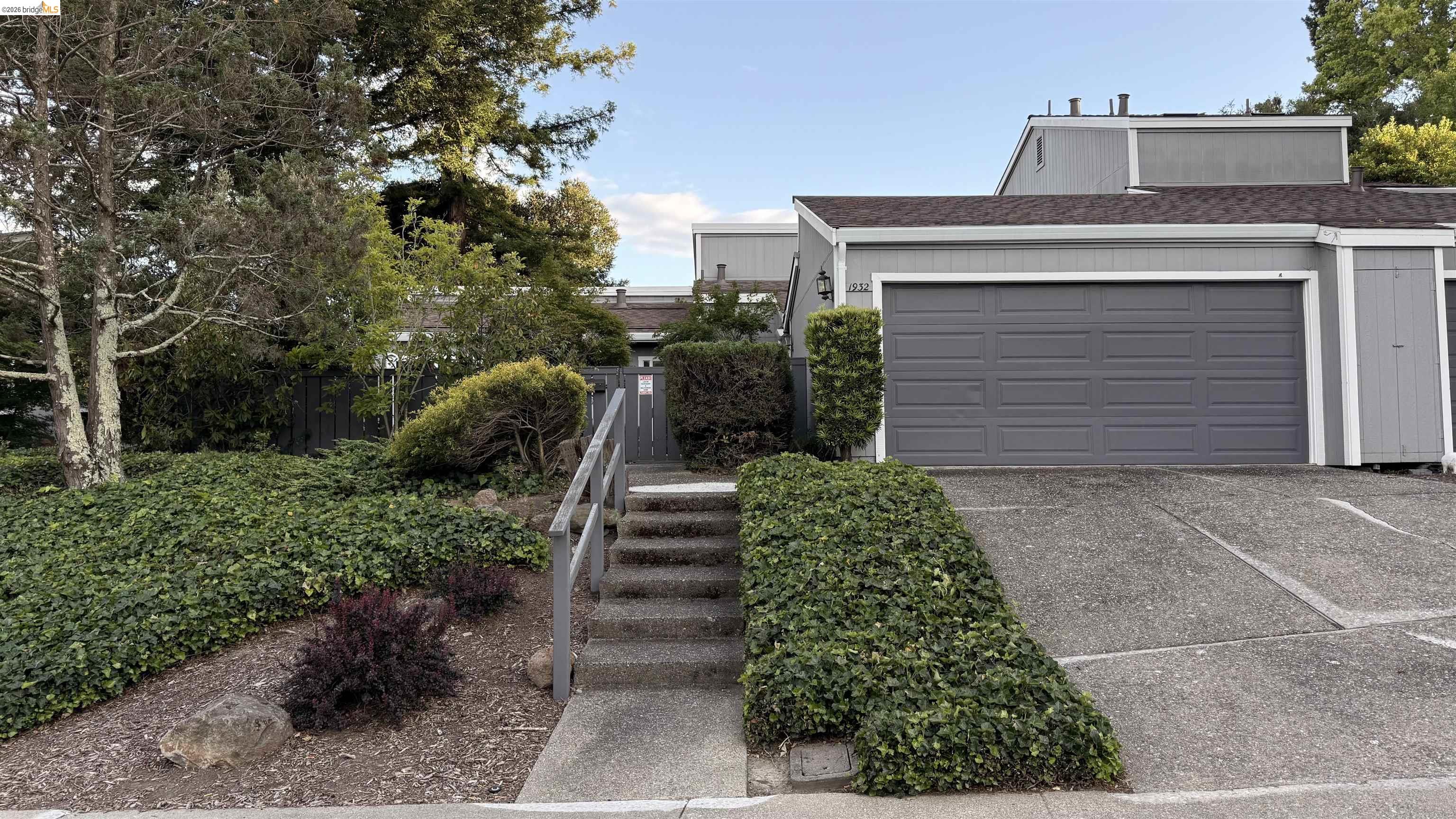 1932 Ascot Dr