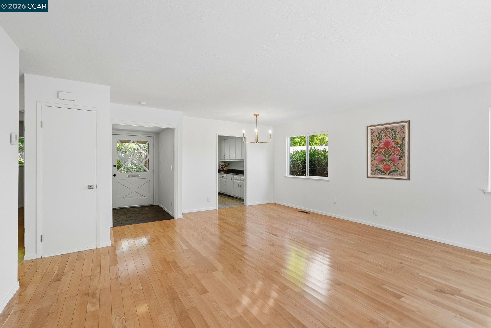 Photo #7: 41136621 Listing: Photo #7