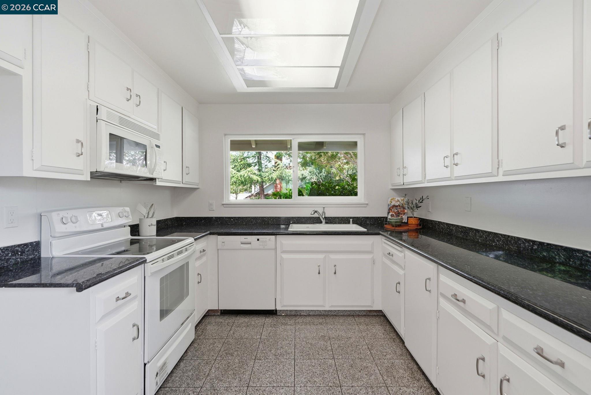 Photo #8: 41136621 Listing: Photo #8