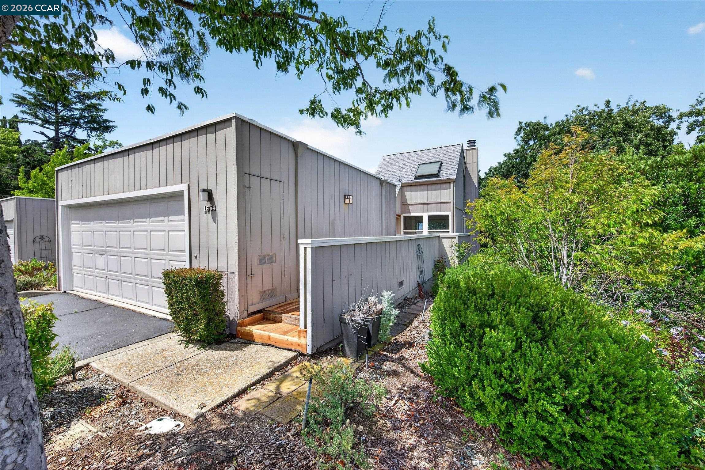 Photo #1: 41136629 Listing: Photo #1