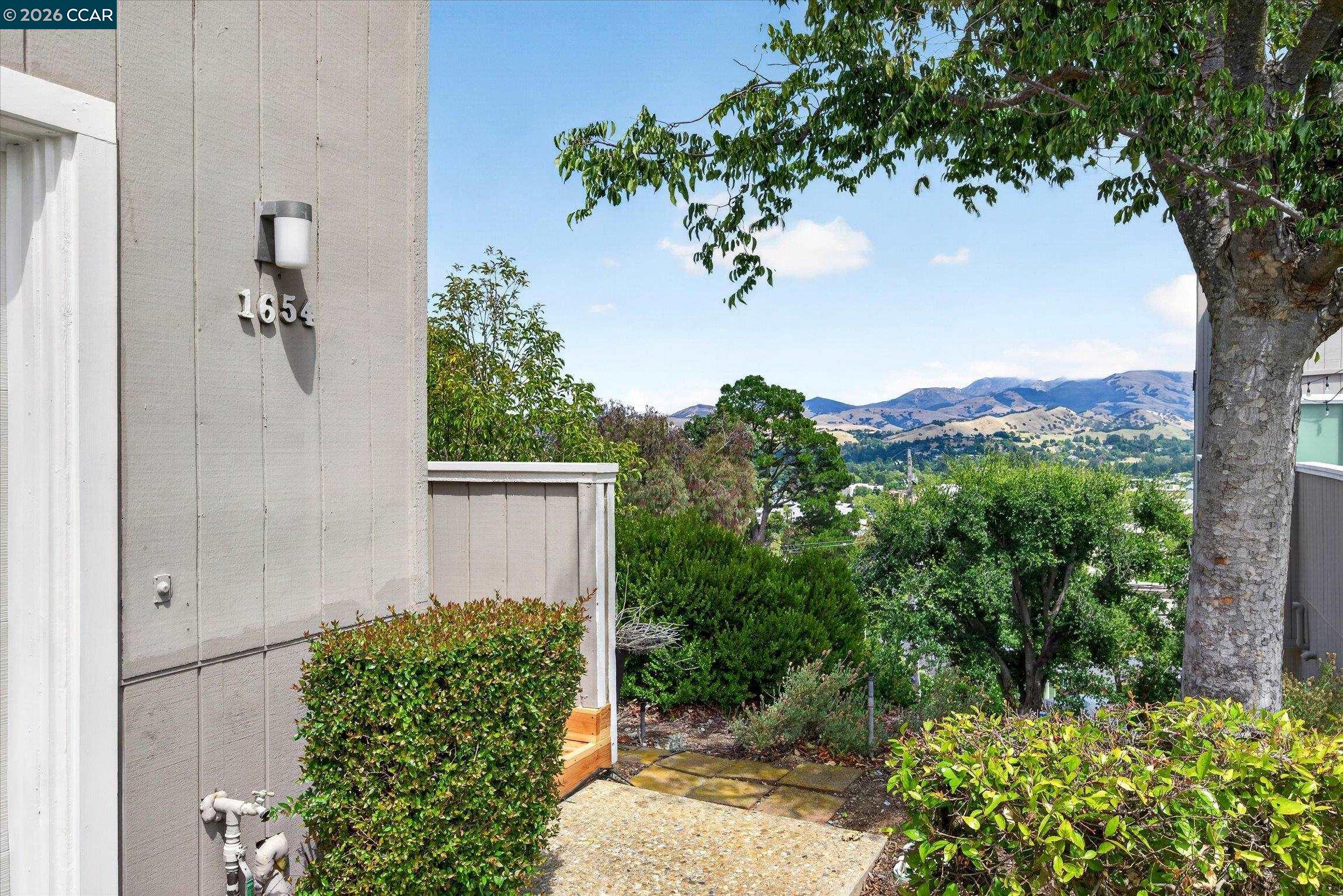 Photo #3: 41136629 Listing: Photo #3