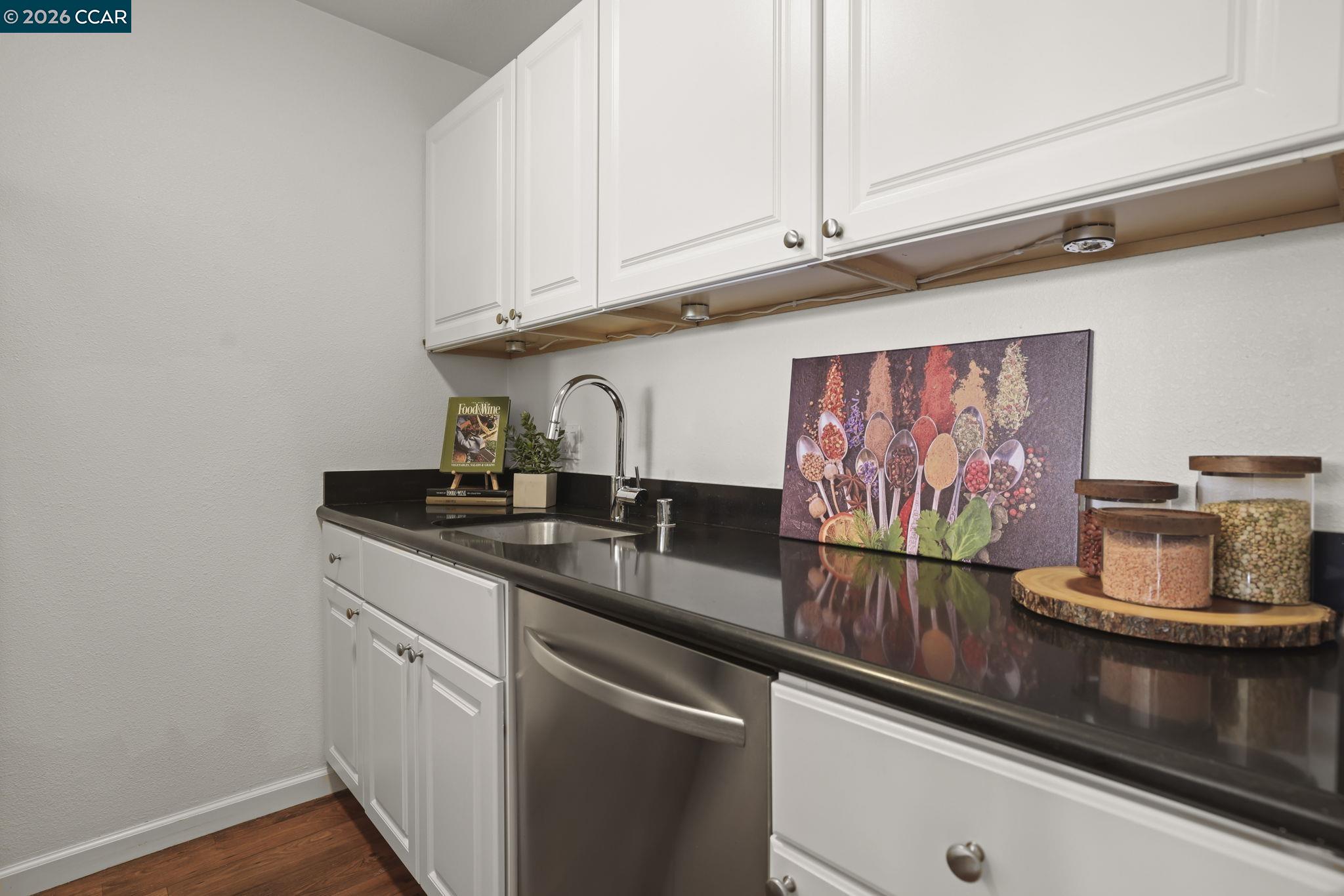 Photo #4: 41136658 Listing: Photo #4