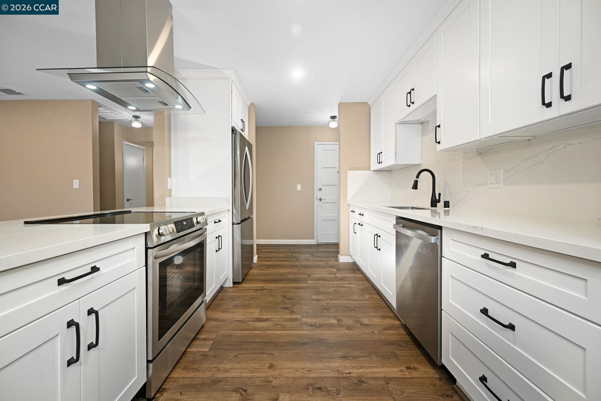 Photo #4: 41136692 Listing: Photo #4