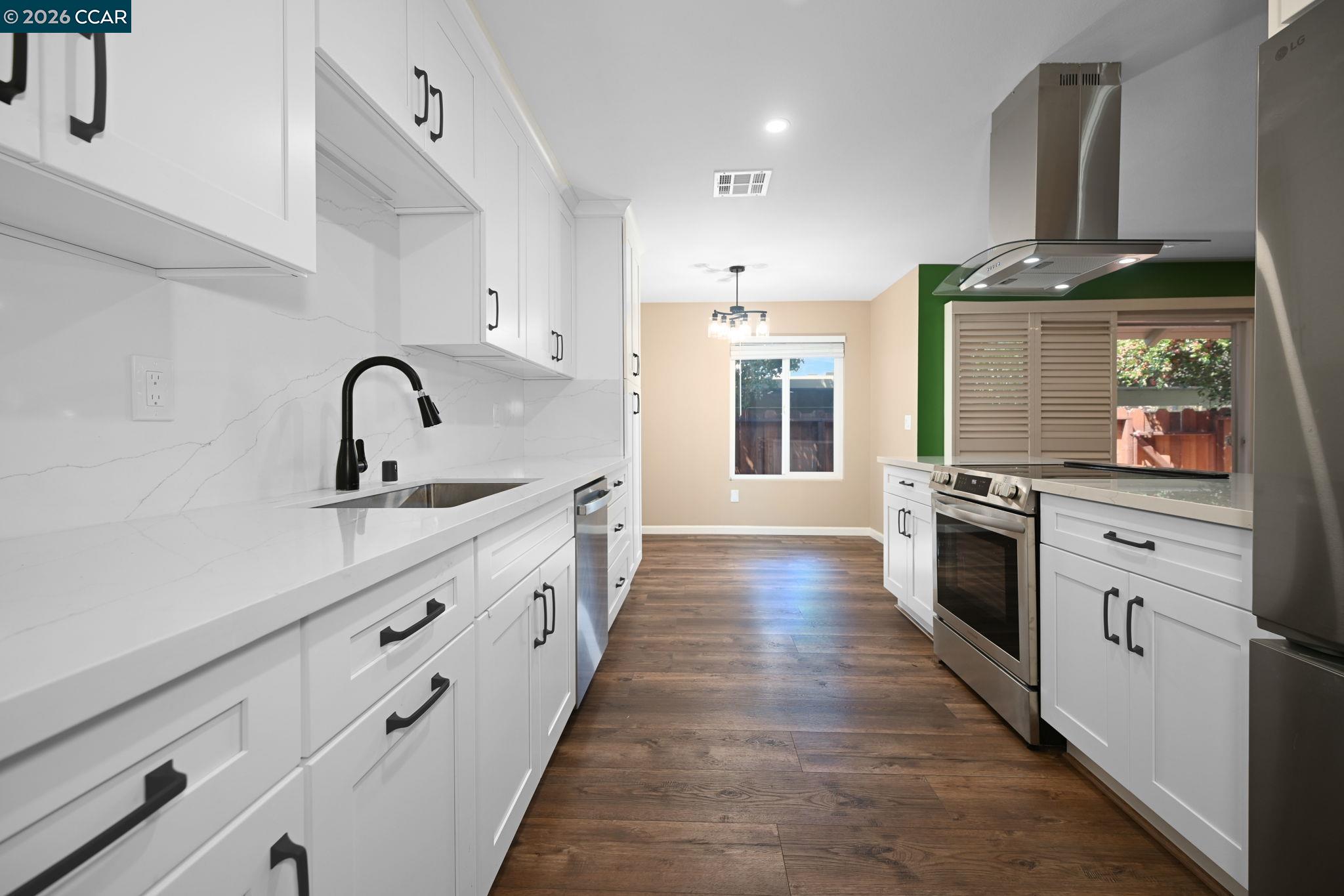 Photo #8: 41136692 Listing: Photo #8