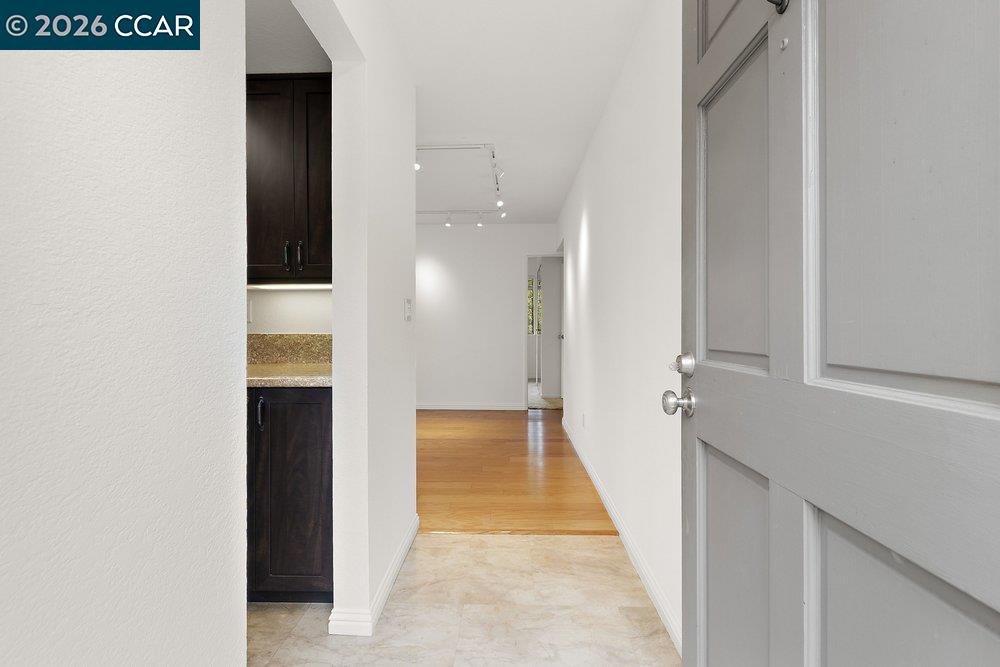 Photo #2: 41136773 Listing: Photo #2