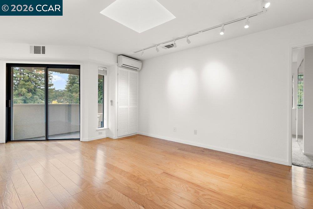 Photo #5: 41136773 Listing: Photo #5