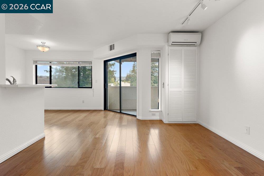 Photo #6: 41136773 Listing: Photo #6