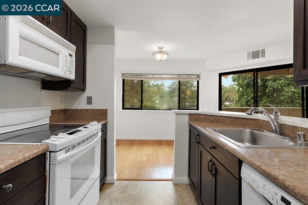 Photo #10: 41136773 Listing: Photo #10