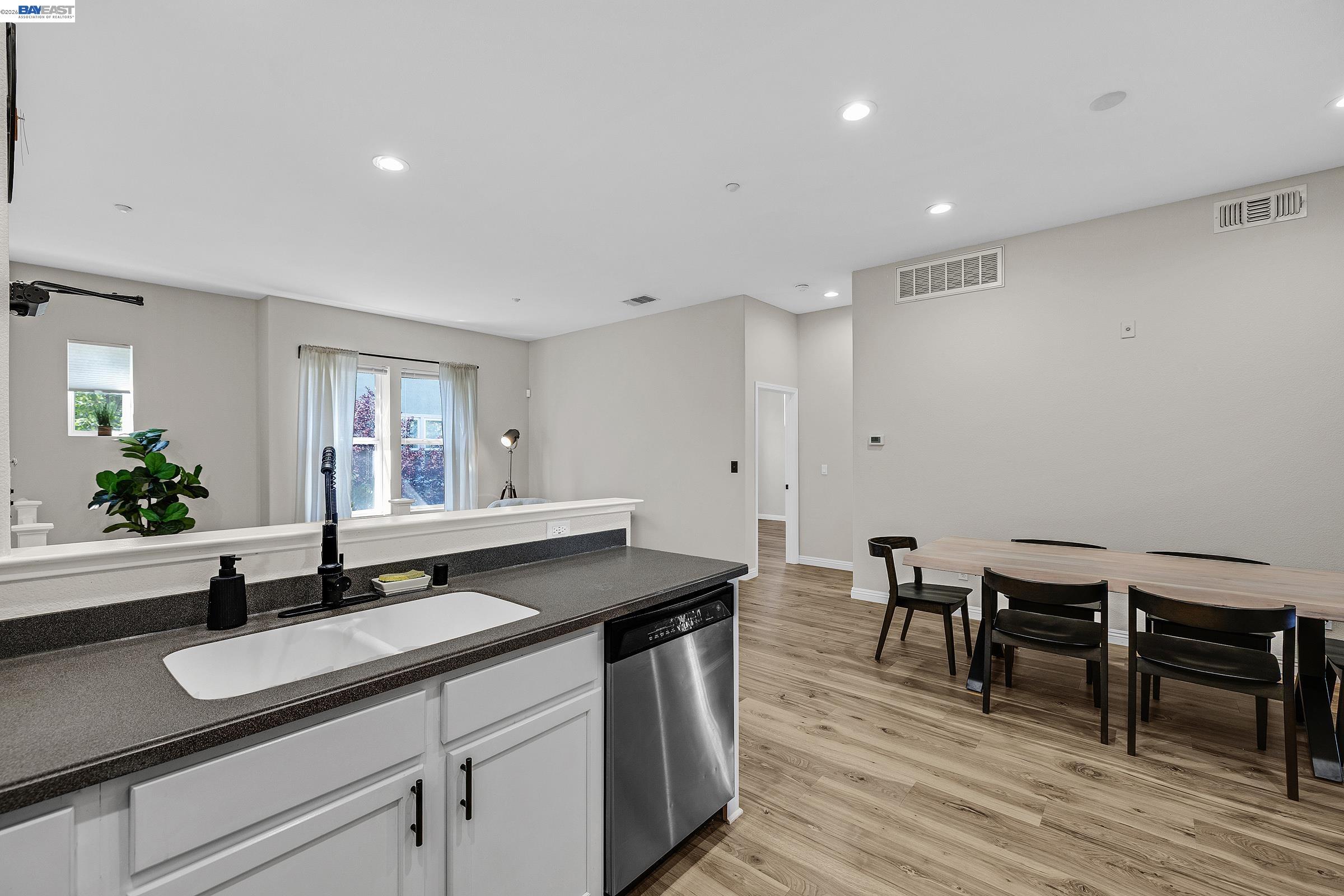 Photo #5: 41136863 Listing: Photo #5