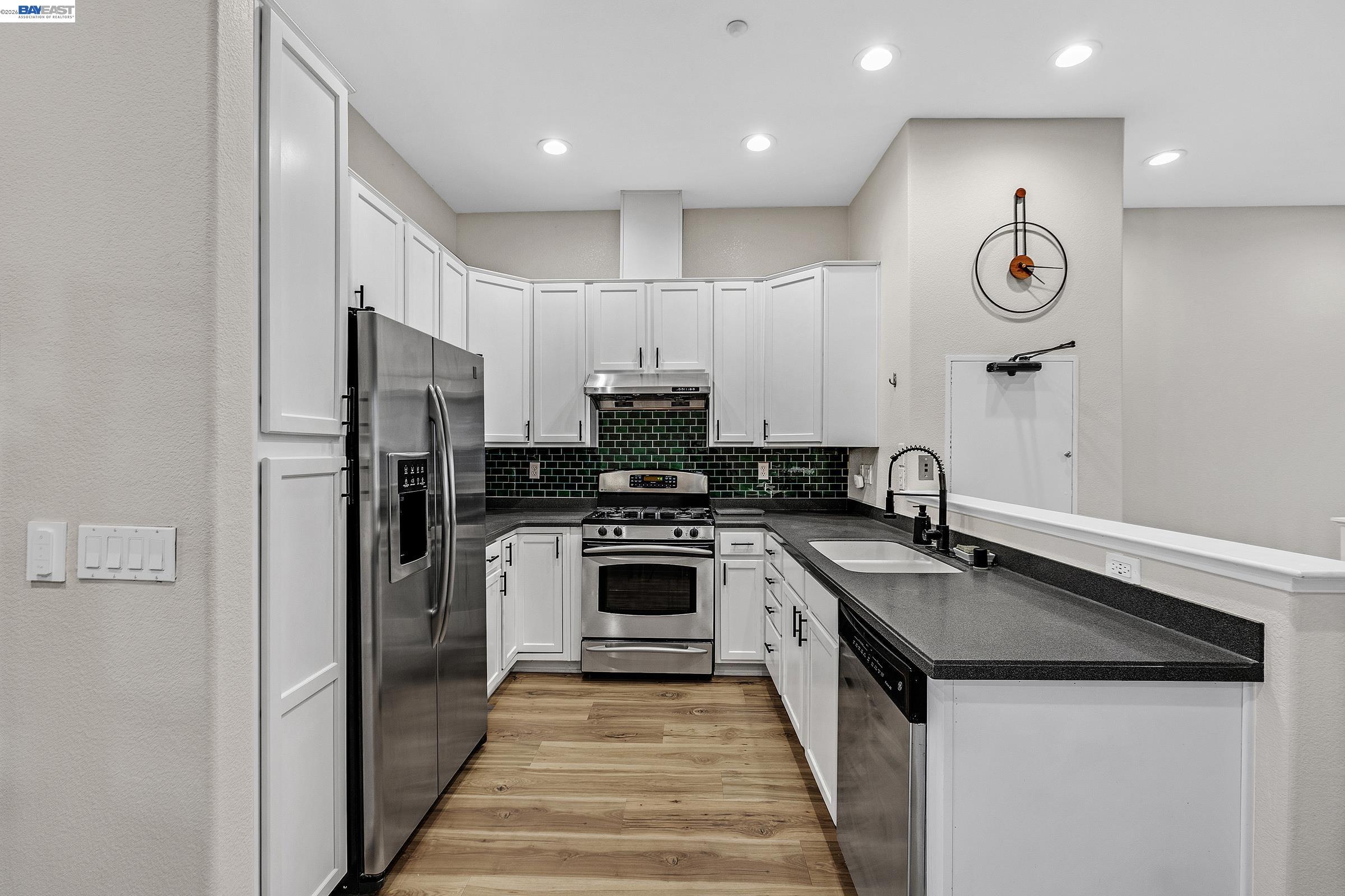 Photo #6: 41136863 Listing: Photo #6