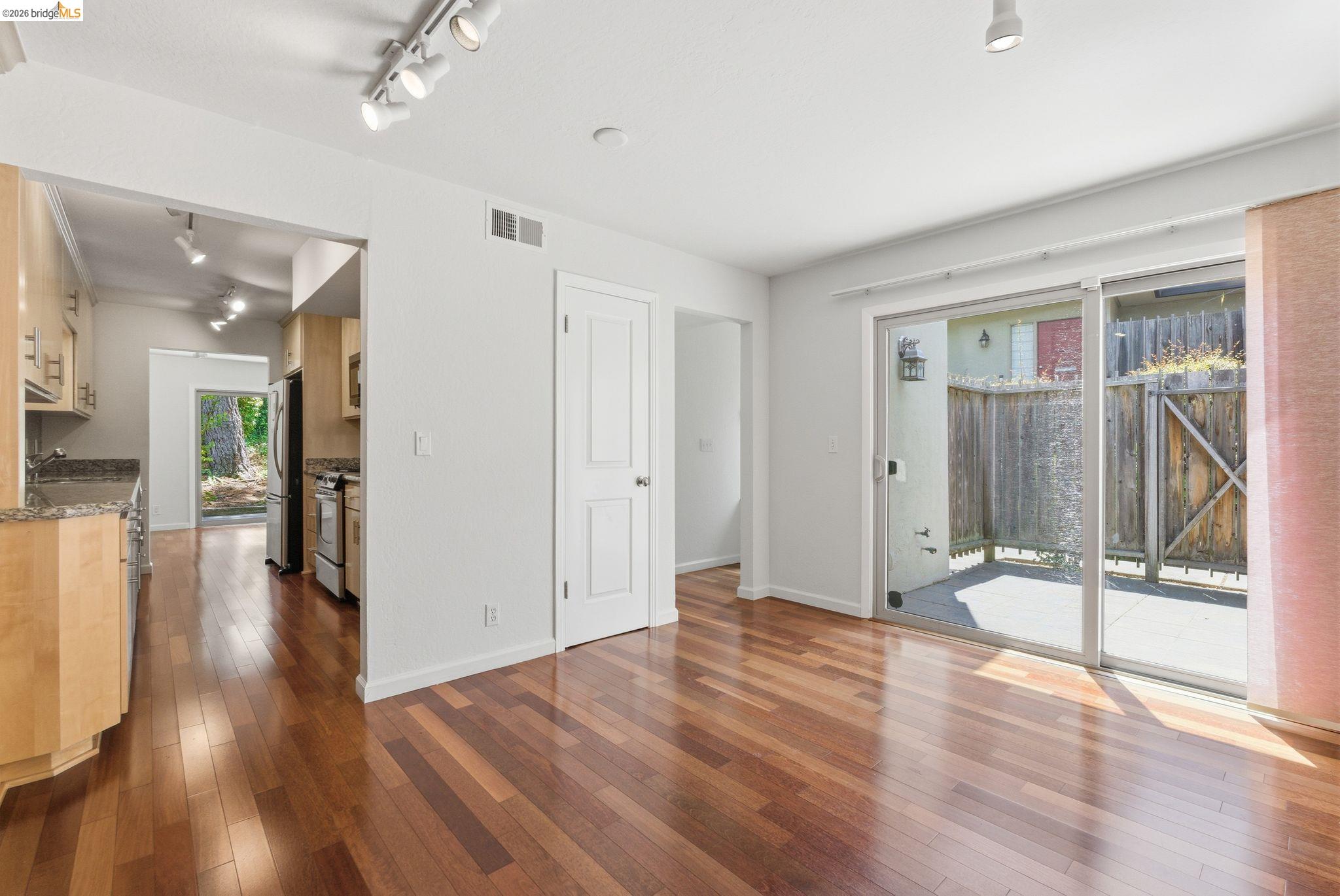 Photo #9: 41136915 Listing: Photo #9