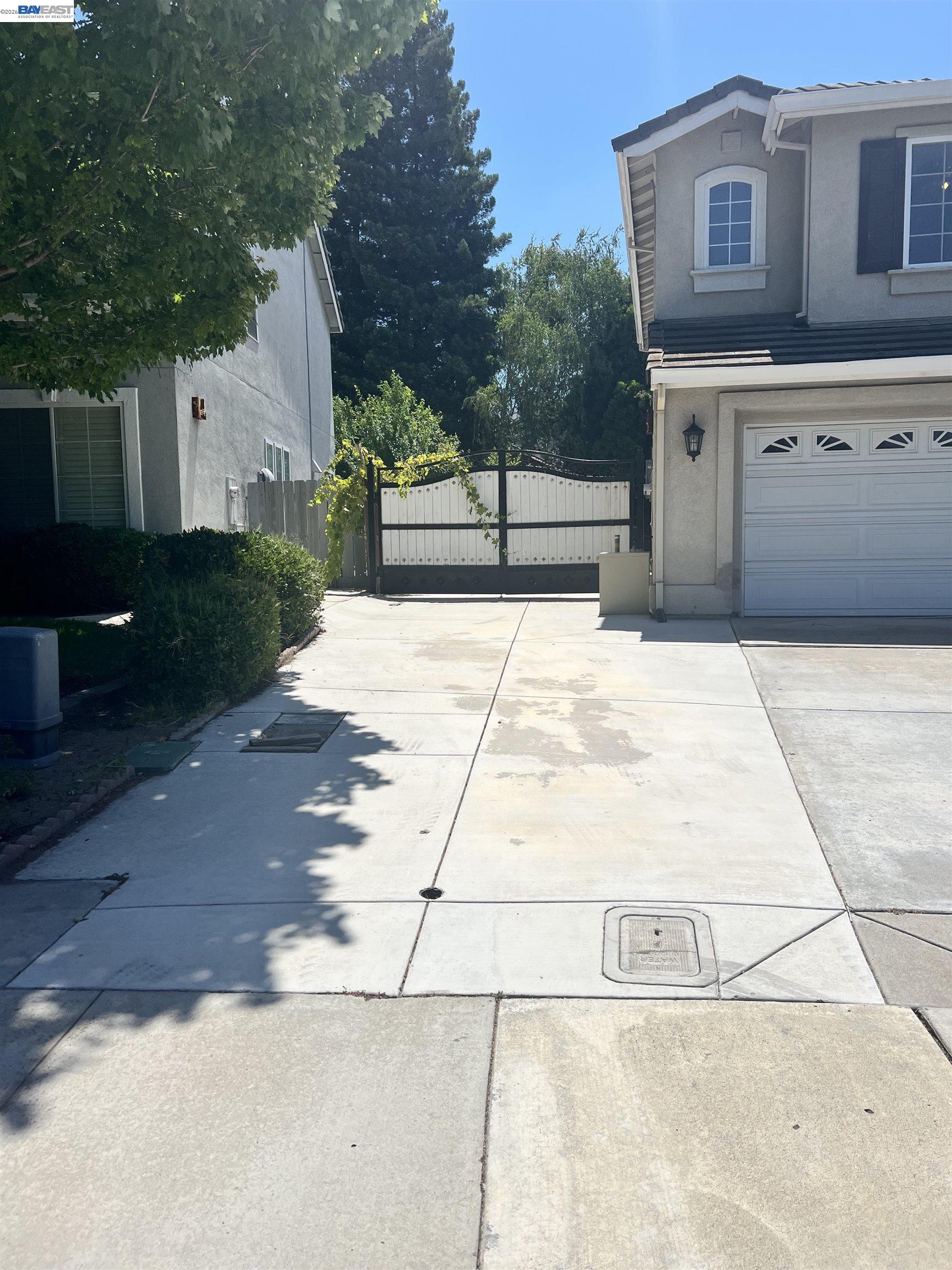 1058 Junction Dr, Manteca CA 95337 — photo 2