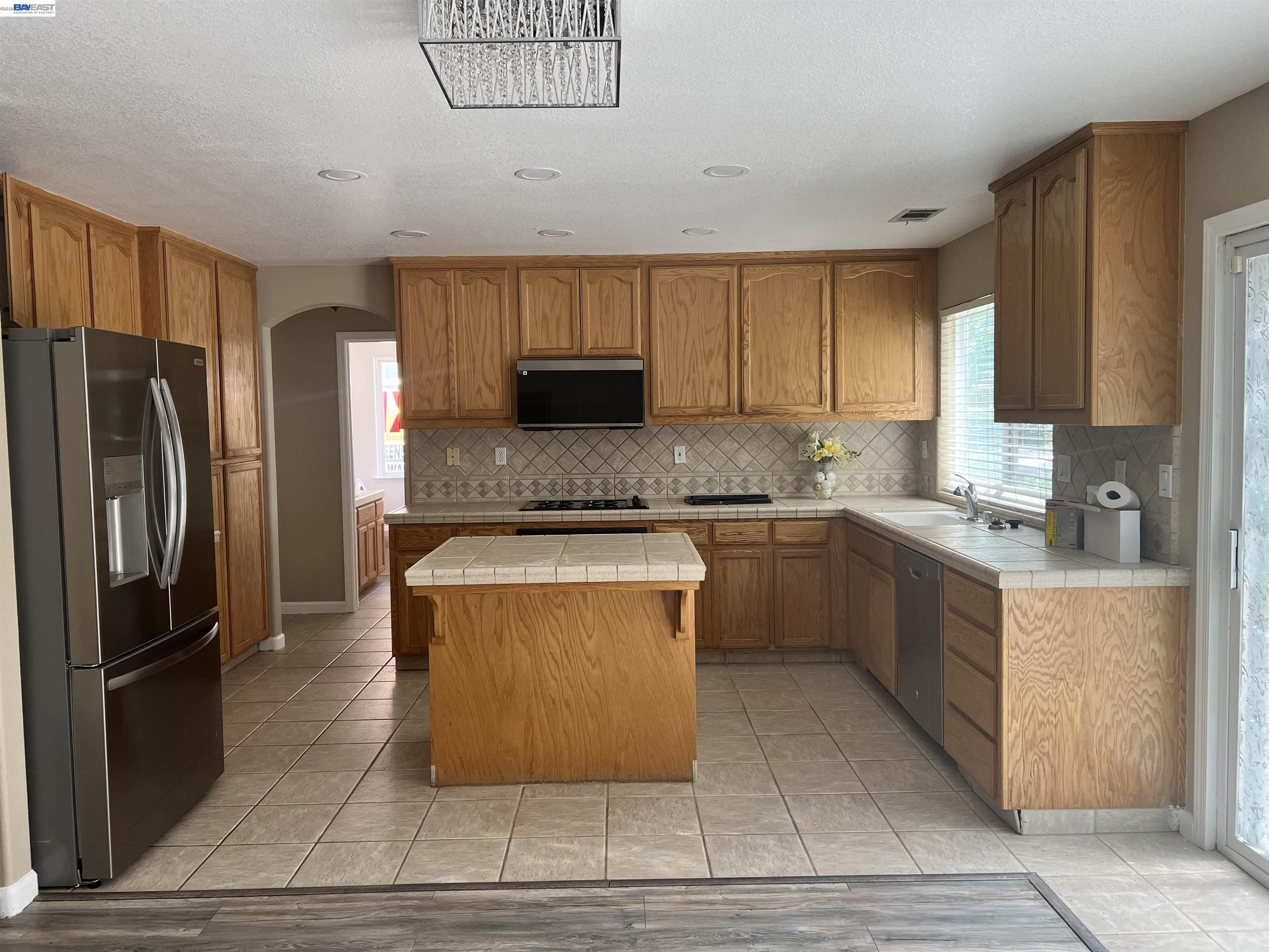 1058 Junction Dr, Manteca CA 95337 — photo 9