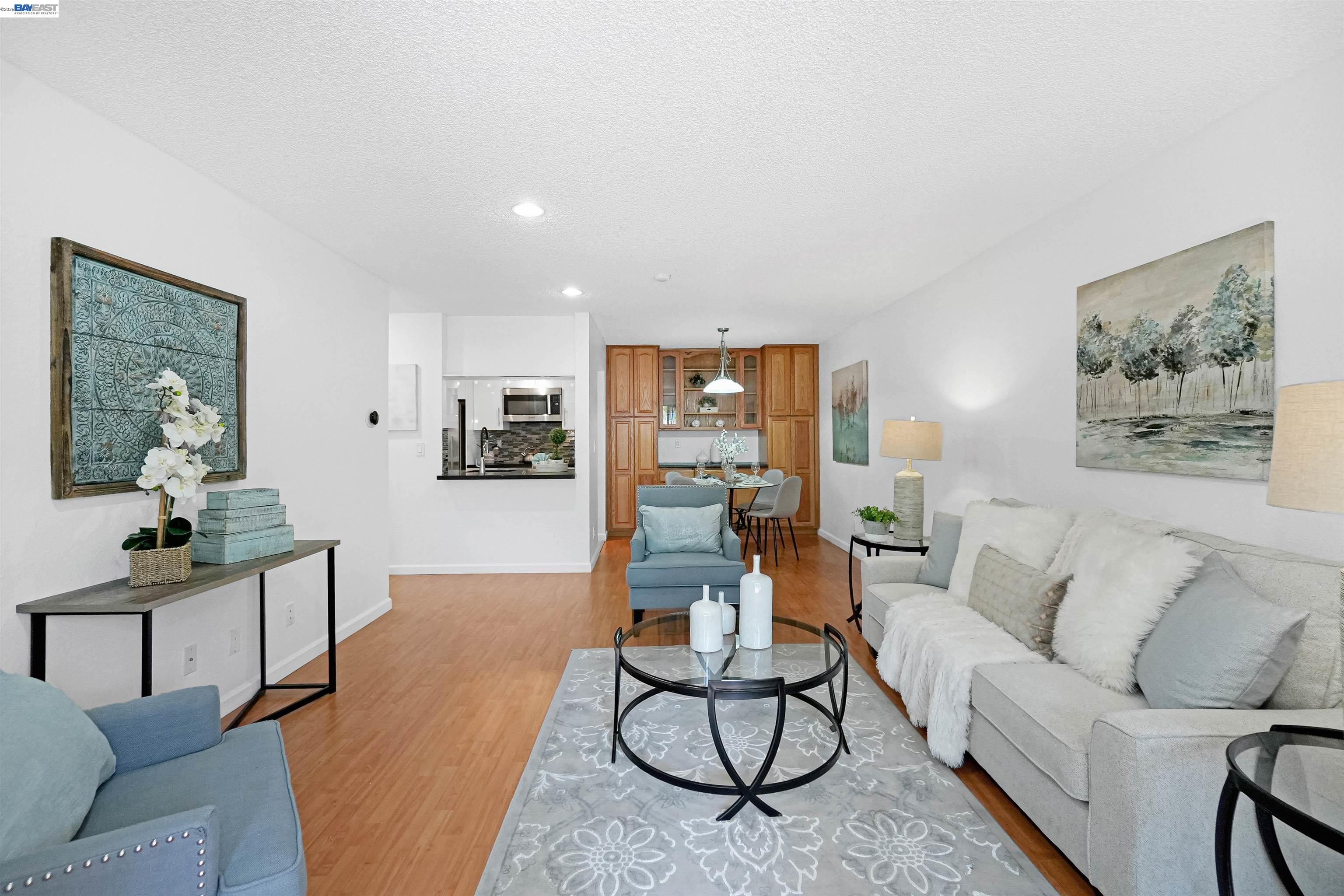 Photo #2: 41136928 Listing: Photo #2