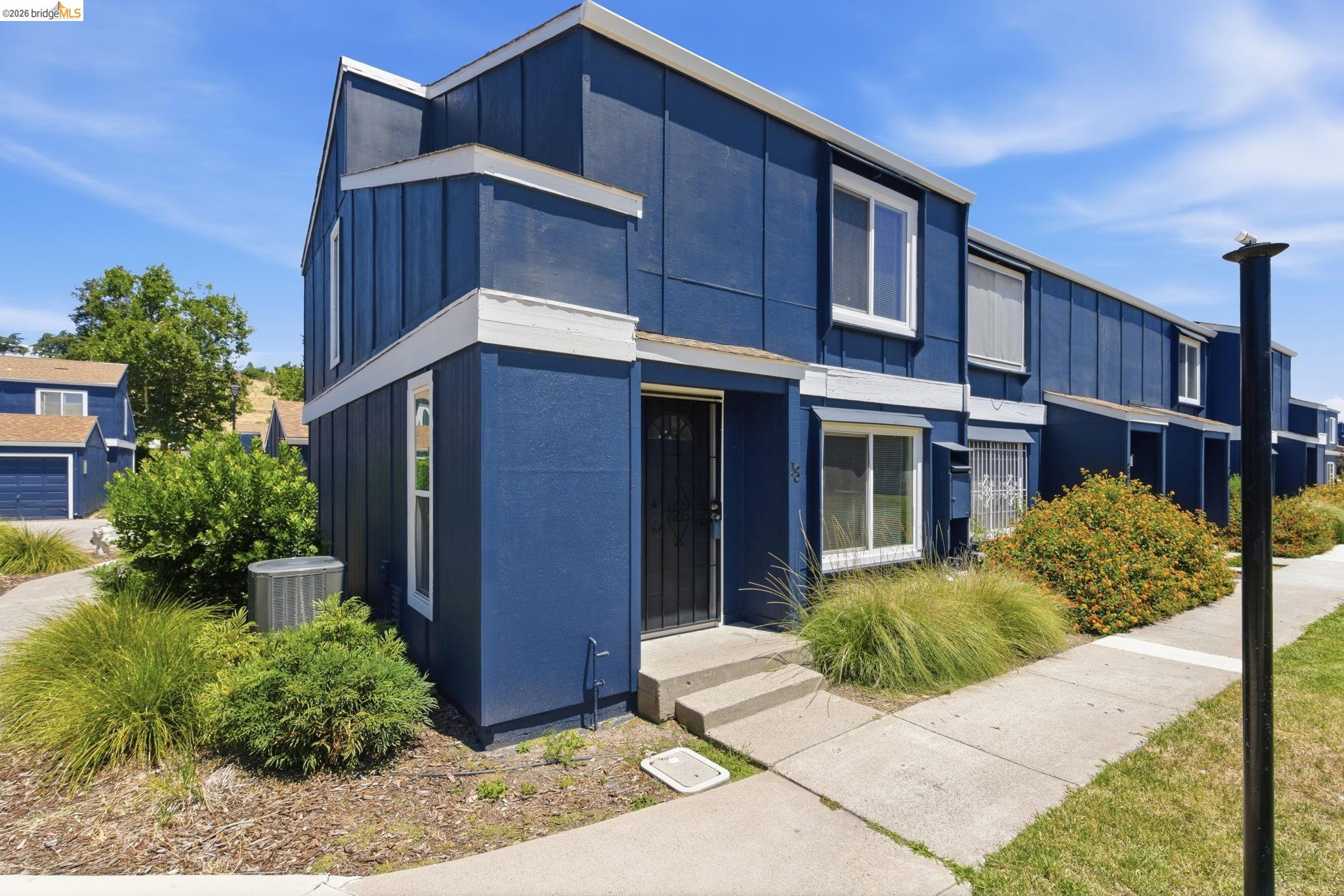 Photo #2: 41136931 Listing: Photo #2