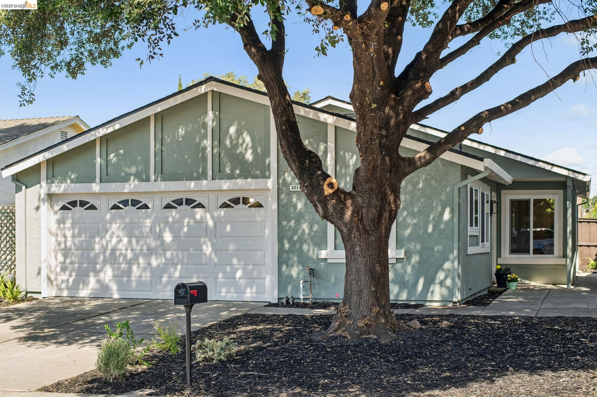3212 Oak Ct.