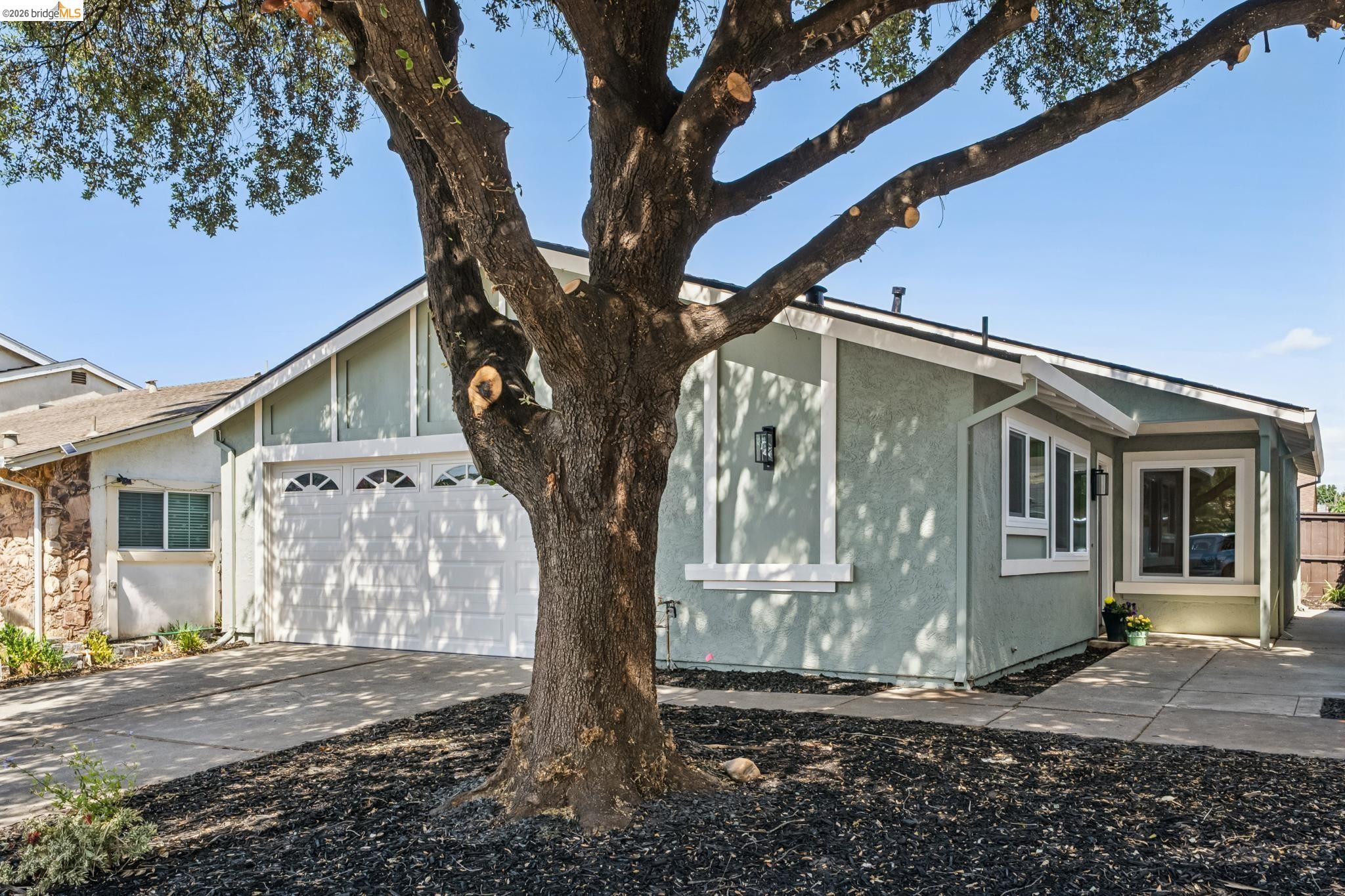3212 Oak Ct.