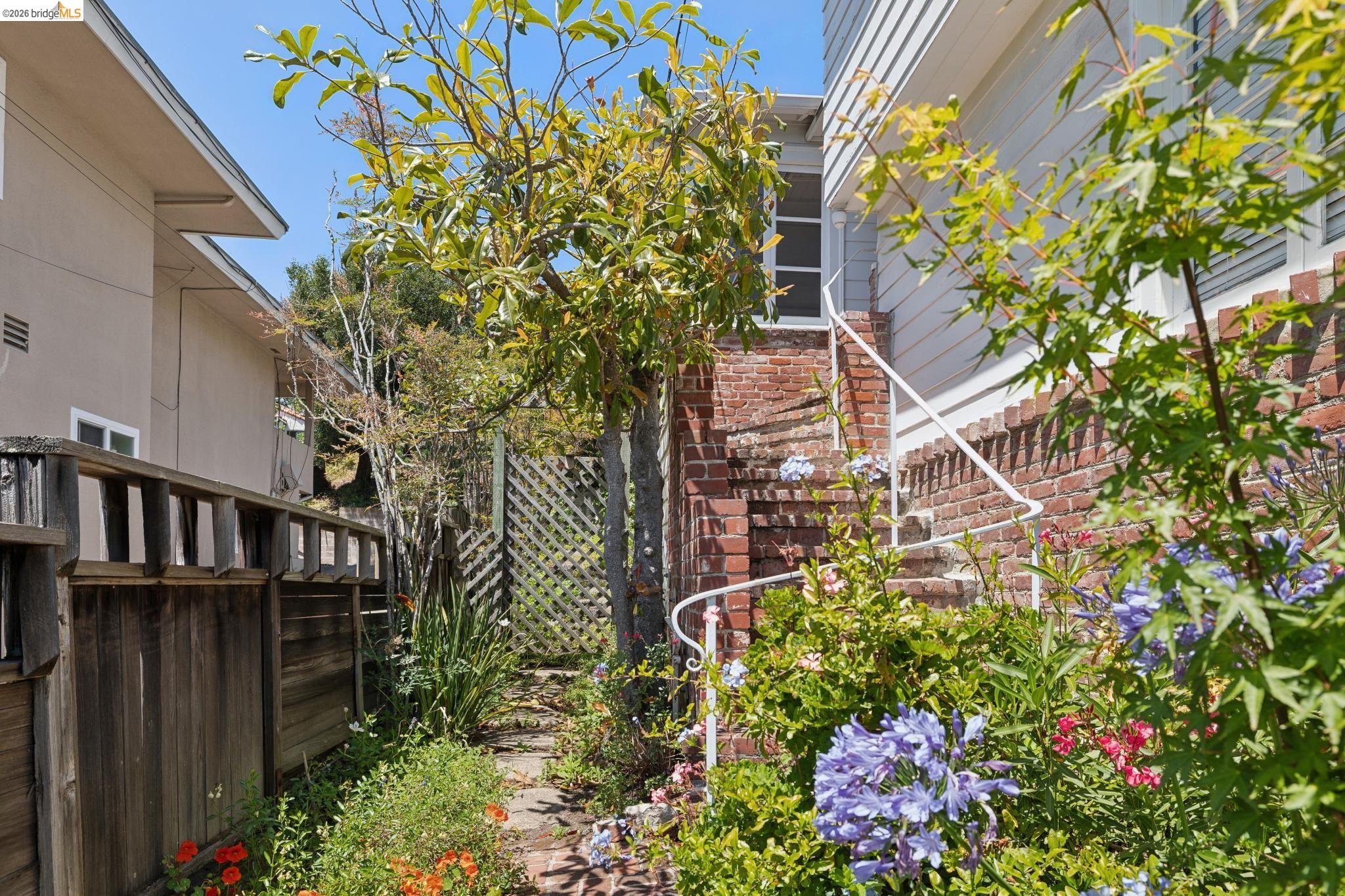 Photo #3: 41136942 Listing: Photo #3
