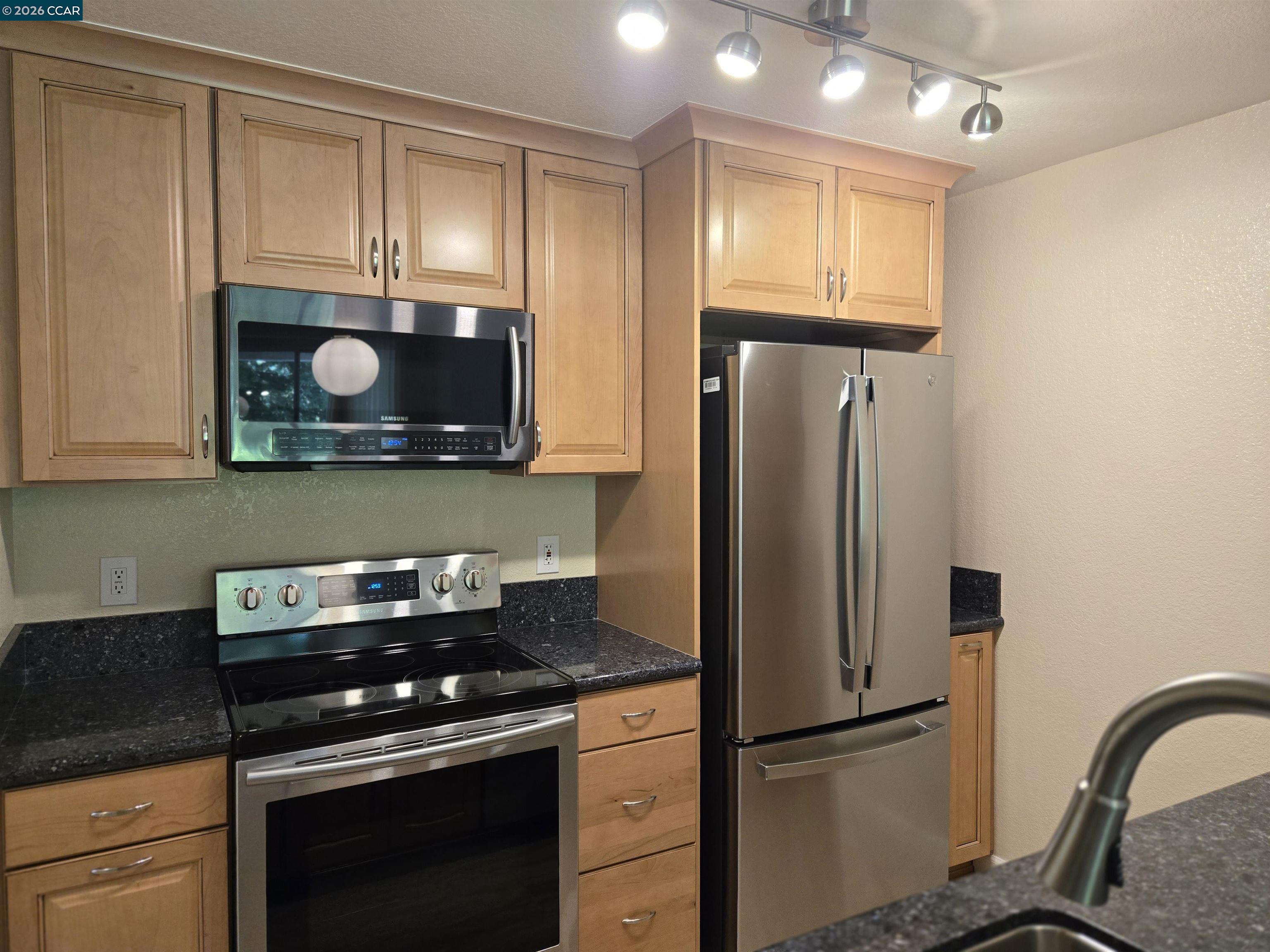 Photo #3: 41136945 Listing: Photo #3
