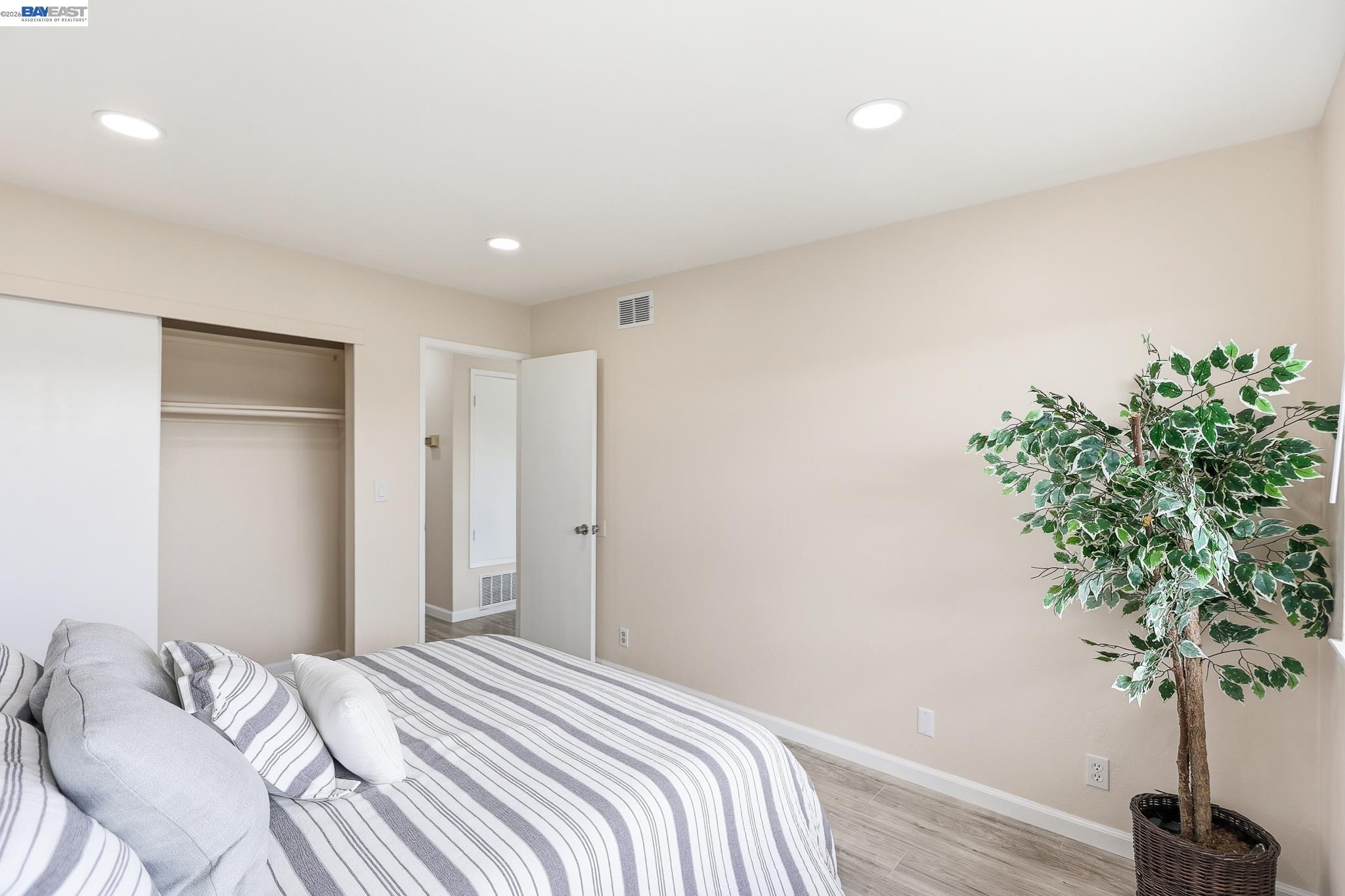 Photo #17: 41137017 Listing: Photo #17