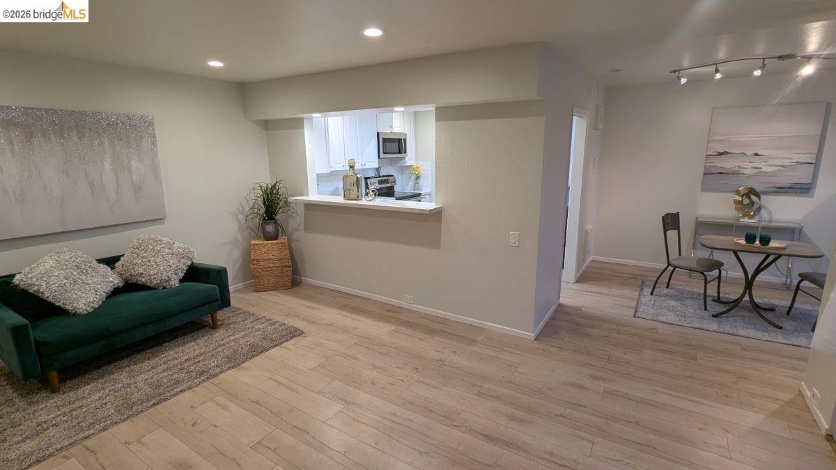 Photo #5: 41137092 Listing: Photo #5